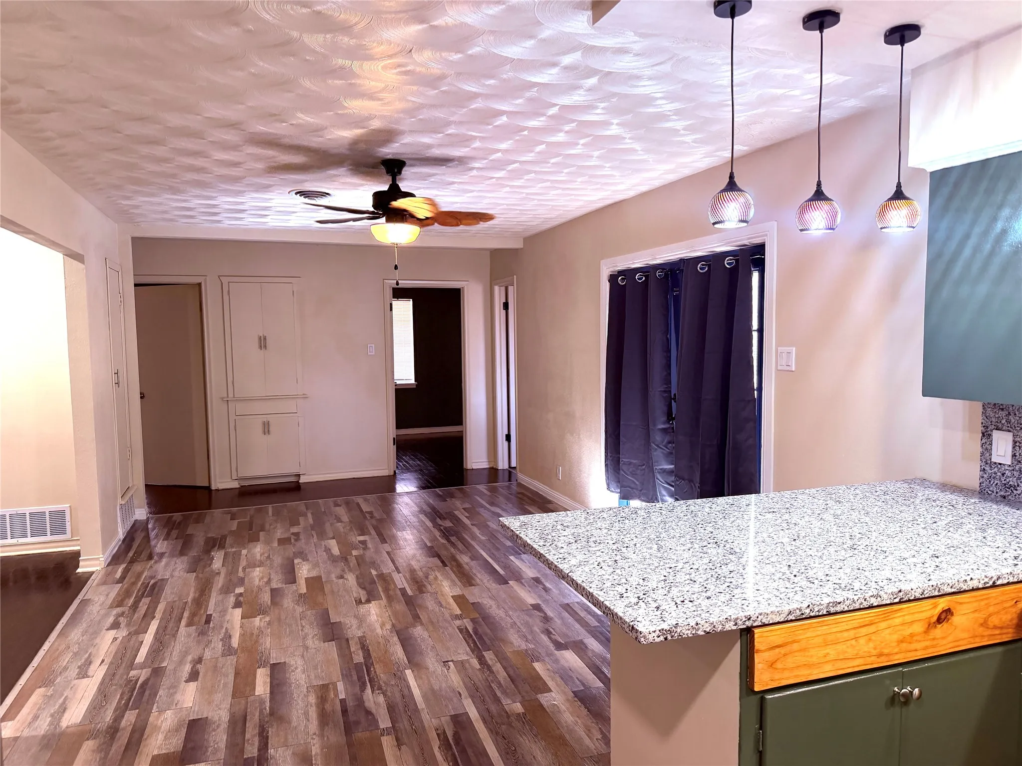 Single Family Residence For Rent in Dallas County , 330 W Orange Street, Duncanville, Texas 75116, 4 Bedroom, 2 Bathroom, Garage spaces, 1,852 Sqft, built in 1960, mls#21399465, Real Estate Agent in Duncanville, Homes For Rent in Dallas county, Homes For Rent in Duncanville, Realtor in Duncanville Texas, Real Estate Brokerage Independent Realty Texas, Luminita Cordes Realtor