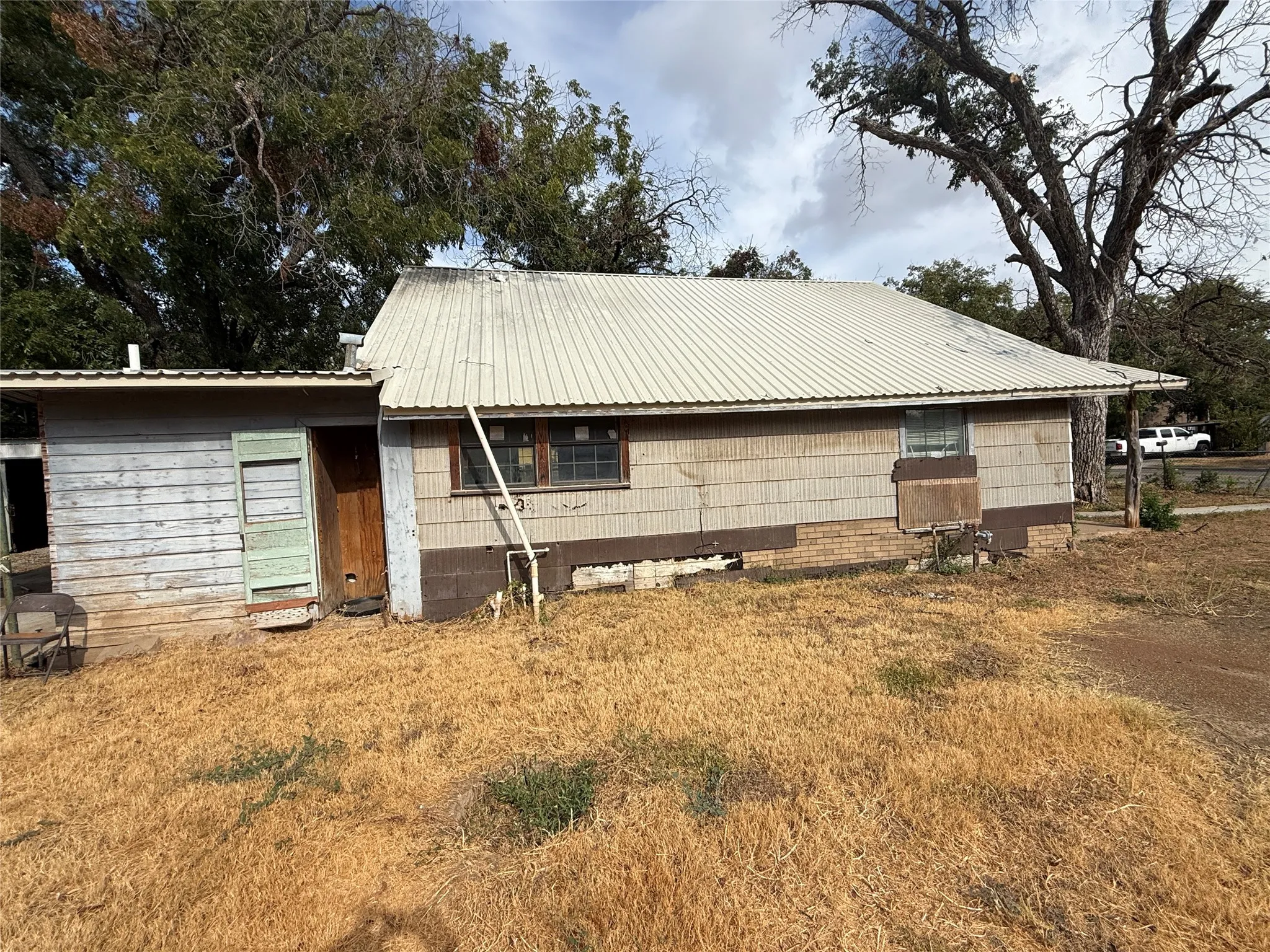 Single Family Residence For Sale in Brown County , 1109 Duke Street, Brownwood, Texas 76801, 4 Bedroom, 1 Bathroom, 1 Garage spaces, 1,971 Sqft, built in 0, mls#21399716, Real Estate Agent in Brownwood, Homes For Sale in Brown county, Homes For Sale in Brownwood, Realtor in Brownwood Texas, Real Estate Brokerage Independent Realty Texas, Luminita Cordes Realtor