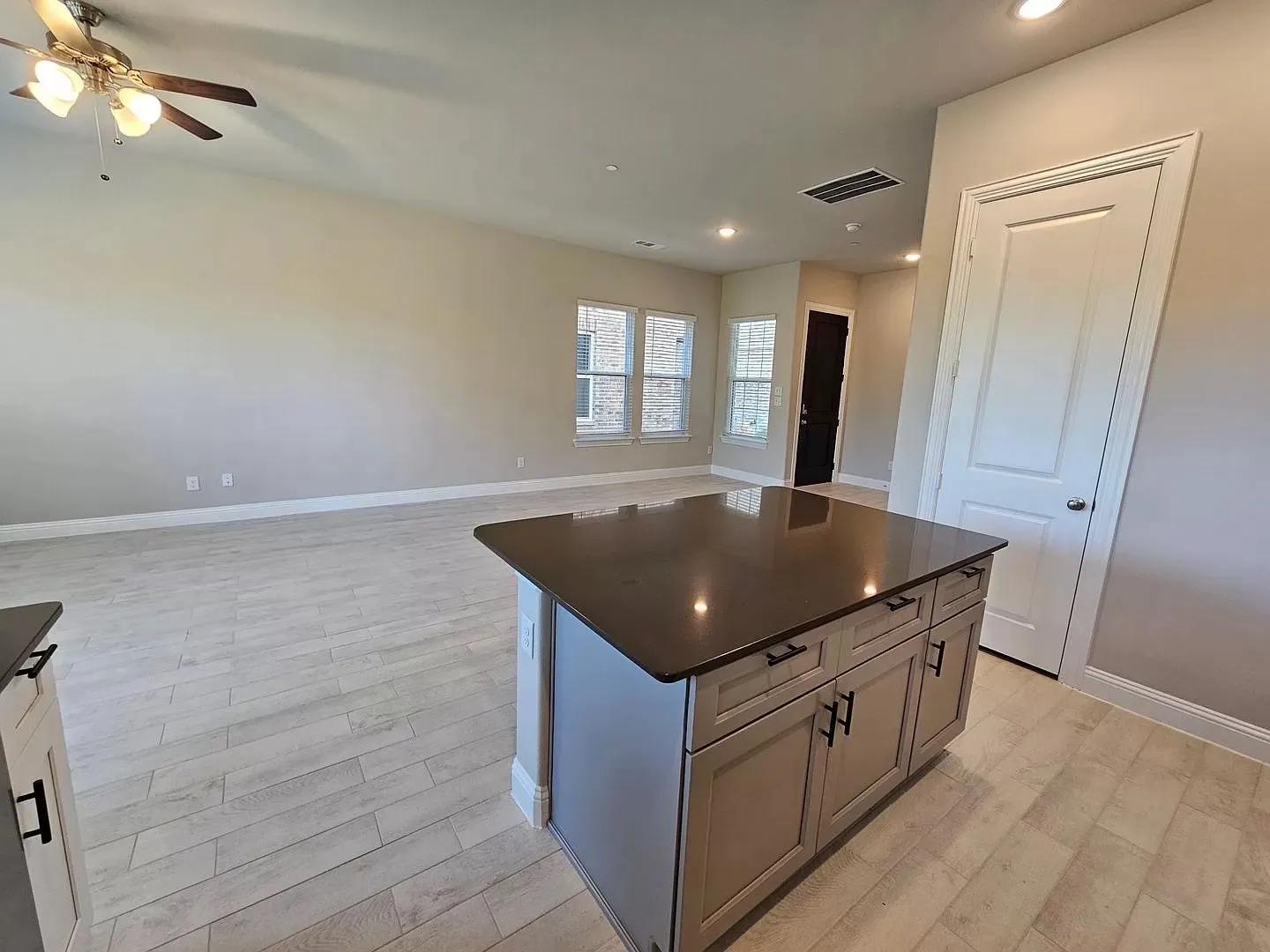 Townhouse For Rent in Denton County , 549 Hutchinson Lane, Lewisville, Texas 75077, 3 Bedroom, 3 Bathroom, 2 Garage spaces, 1,920 Sqft, built in 2022, mls#21399924, Real Estate Agent in Lewisville, Homes For Rent in Denton county, Homes For Rent in Lewisville, Realtor in Lewisville Texas, Real Estate Brokerage Independent Realty Texas, Luminita Cordes Realtor