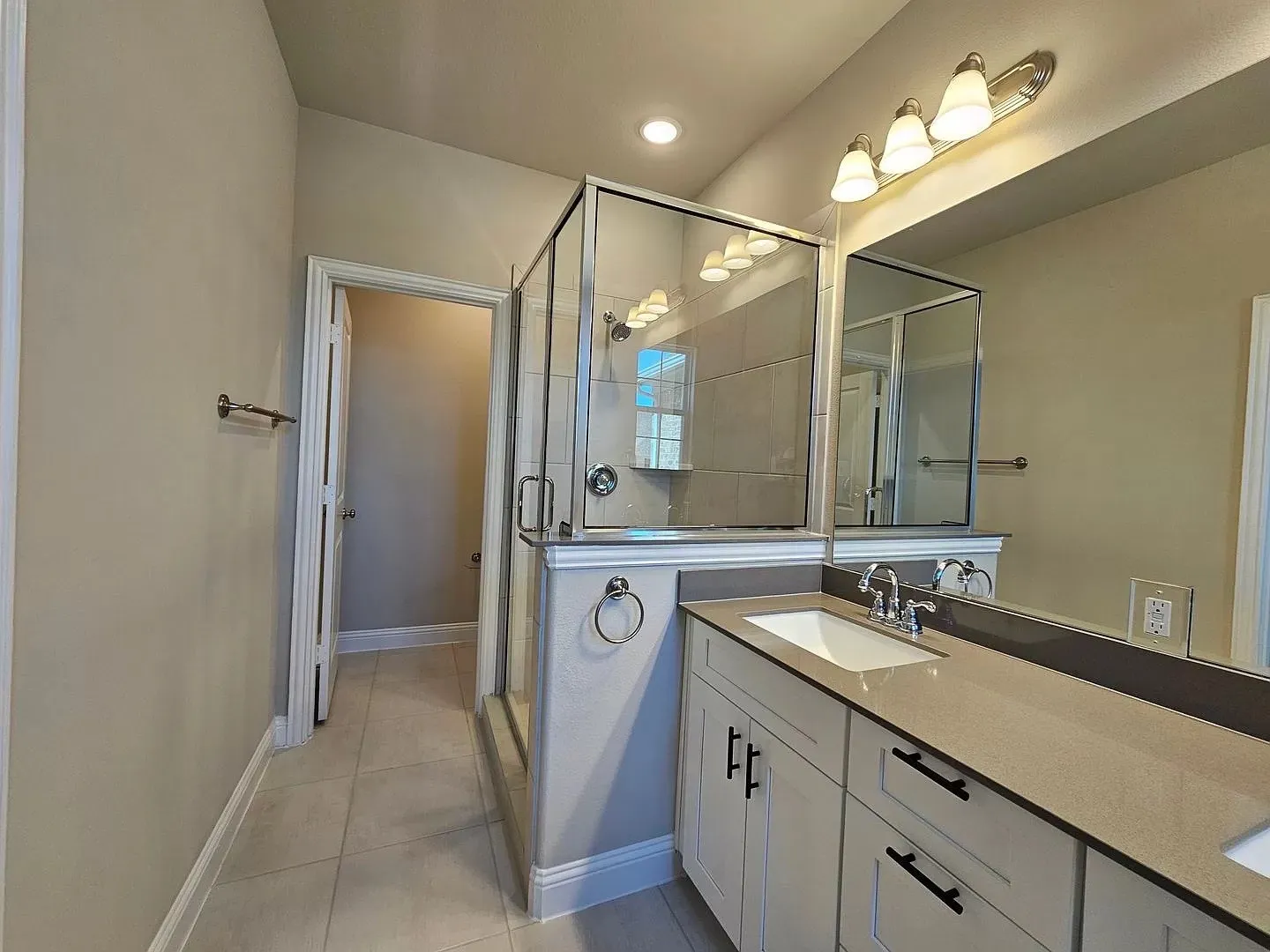 Townhouse For Rent in Denton County , 549 Hutchinson Lane, Lewisville, Texas 75077, 3 Bedroom, 3 Bathroom, 2 Garage spaces, 1,920 Sqft, built in 2022, mls#21399924, Real Estate Agent in Lewisville, Homes For Rent in Denton county, Homes For Rent in Lewisville, Realtor in Lewisville Texas, Real Estate Brokerage Independent Realty Texas, Luminita Cordes Realtor