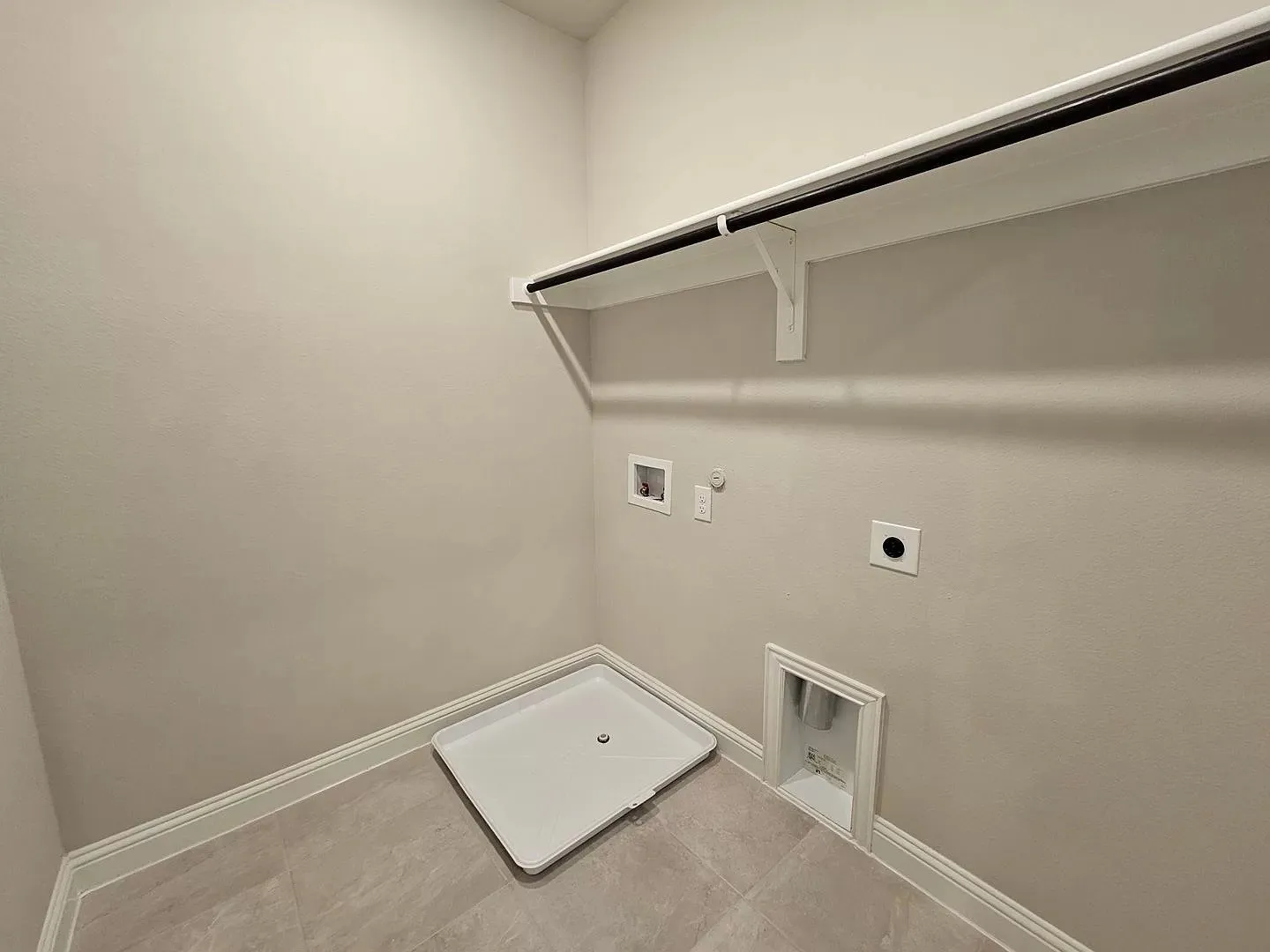 Townhouse For Rent in Denton County , 549 Hutchinson Lane, Lewisville, Texas 75077, 3 Bedroom, 3 Bathroom, 2 Garage spaces, 1,920 Sqft, built in 2022, mls#21399924, Real Estate Agent in Lewisville, Homes For Rent in Denton county, Homes For Rent in Lewisville, Realtor in Lewisville Texas, Real Estate Brokerage Independent Realty Texas, Luminita Cordes Realtor