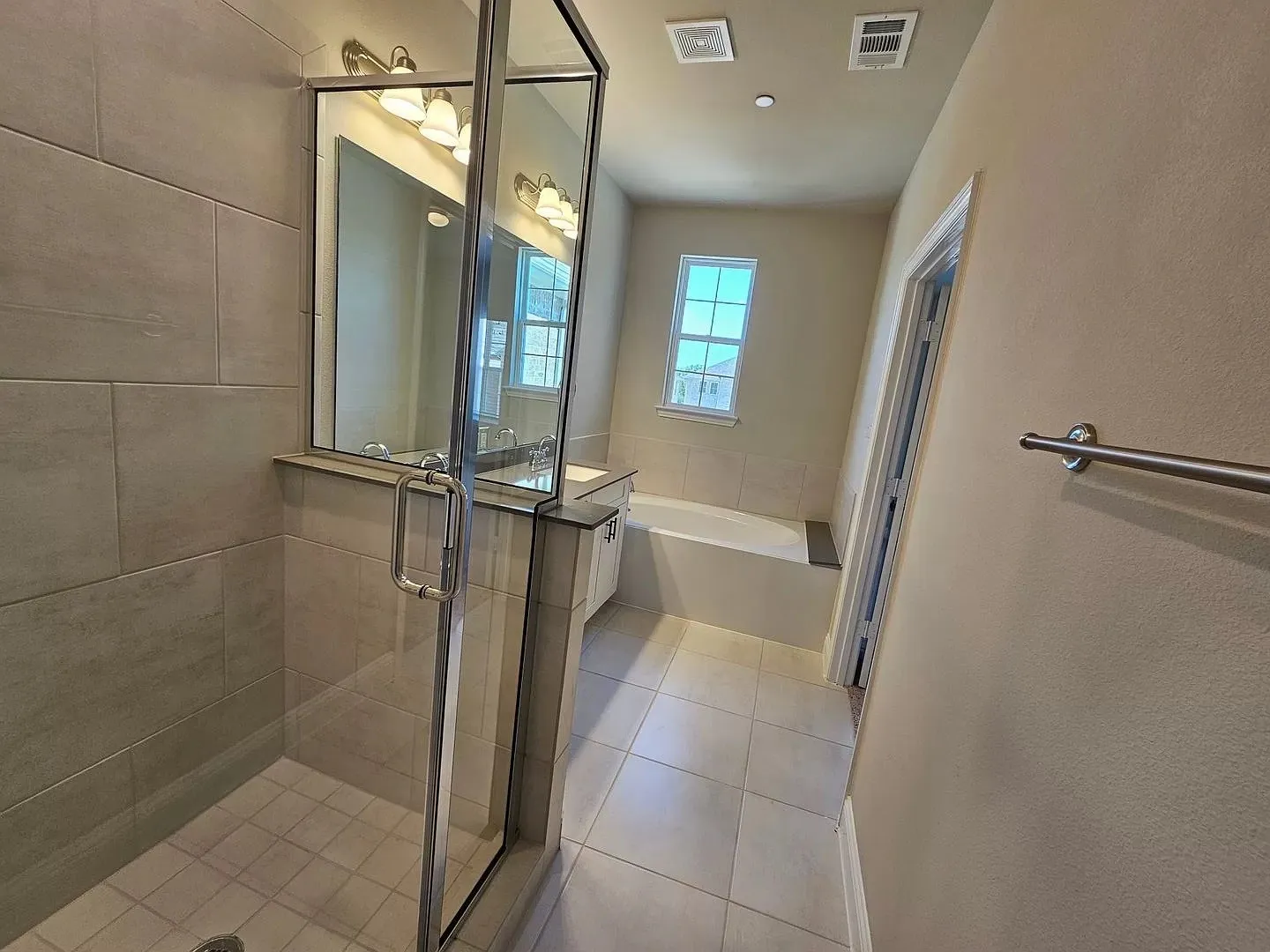 Townhouse For Rent in Denton County , 549 Hutchinson Lane, Lewisville, Texas 75077, 3 Bedroom, 3 Bathroom, 2 Garage spaces, 1,920 Sqft, built in 2022, mls#21399924, Real Estate Agent in Lewisville, Homes For Rent in Denton county, Homes For Rent in Lewisville, Realtor in Lewisville Texas, Real Estate Brokerage Independent Realty Texas, Luminita Cordes Realtor
