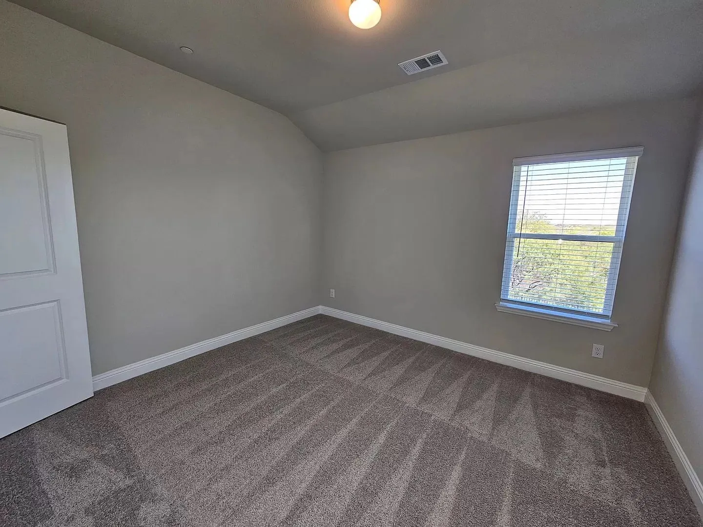 Townhouse For Rent in Denton County , 549 Hutchinson Lane, Lewisville, Texas 75077, 3 Bedroom, 3 Bathroom, 2 Garage spaces, 1,920 Sqft, built in 2022, mls#21399924, Real Estate Agent in Lewisville, Homes For Rent in Denton county, Homes For Rent in Lewisville, Realtor in Lewisville Texas, Real Estate Brokerage Independent Realty Texas, Luminita Cordes Realtor