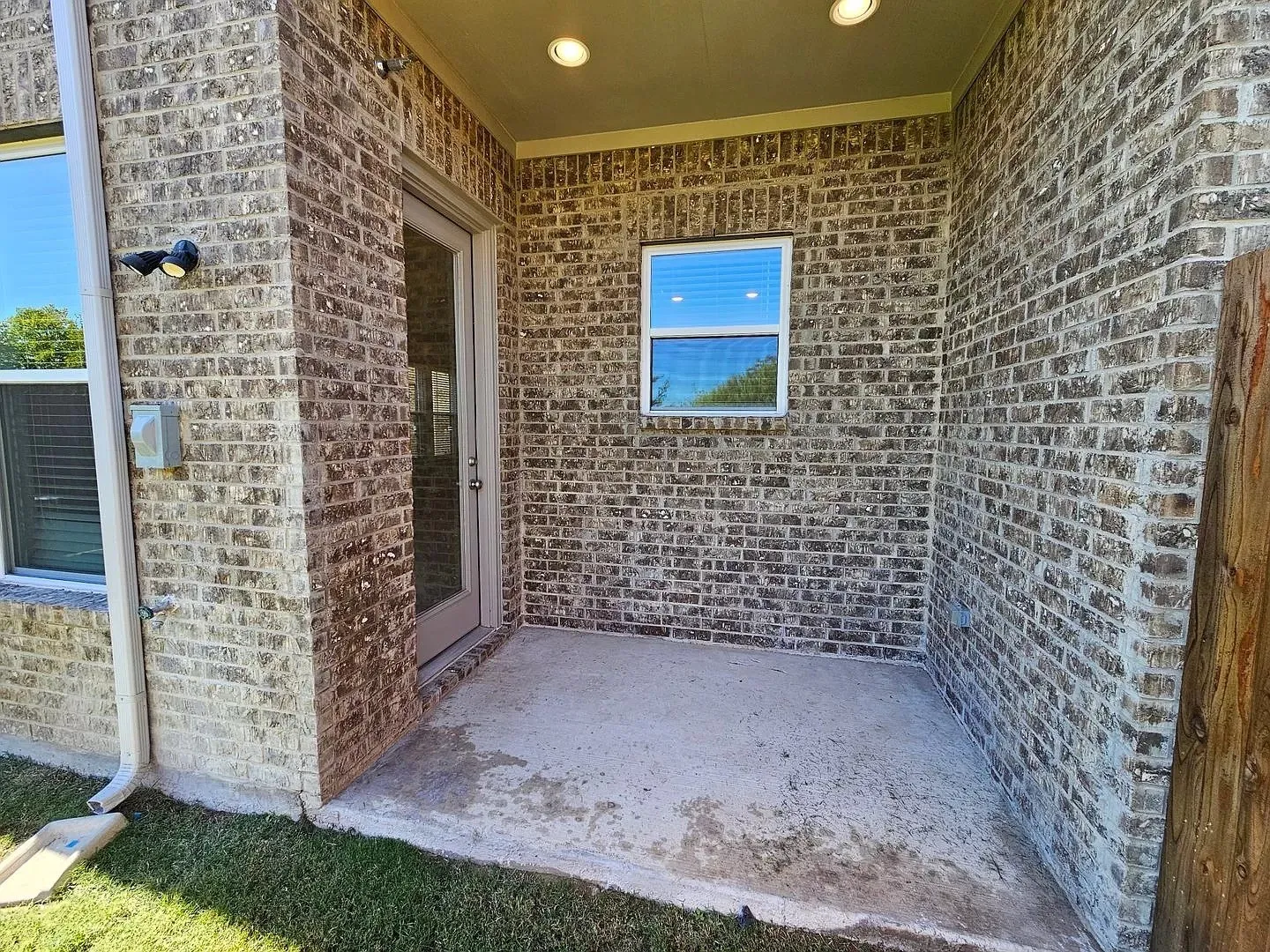 Townhouse For Rent in Denton County , 549 Hutchinson Lane, Lewisville, Texas 75077, 3 Bedroom, 3 Bathroom, 2 Garage spaces, 1,920 Sqft, built in 2022, mls#21399924, Real Estate Agent in Lewisville, Homes For Rent in Denton county, Homes For Rent in Lewisville, Realtor in Lewisville Texas, Real Estate Brokerage Independent Realty Texas, Luminita Cordes Realtor