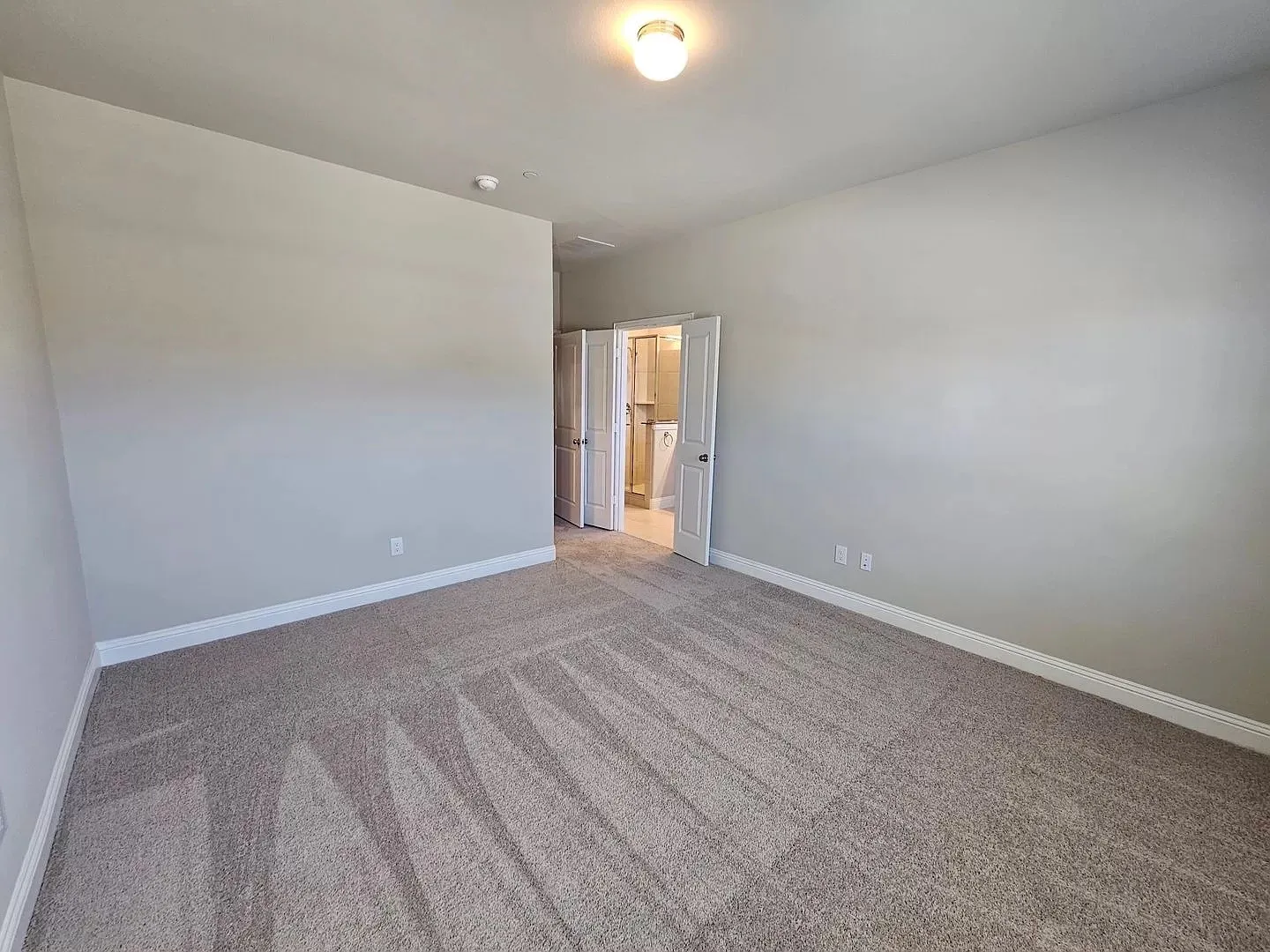 Townhouse For Rent in Denton County , 549 Hutchinson Lane, Lewisville, Texas 75077, 3 Bedroom, 3 Bathroom, 2 Garage spaces, 1,920 Sqft, built in 2022, mls#21399924, Real Estate Agent in Lewisville, Homes For Rent in Denton county, Homes For Rent in Lewisville, Realtor in Lewisville Texas, Real Estate Brokerage Independent Realty Texas, Luminita Cordes Realtor