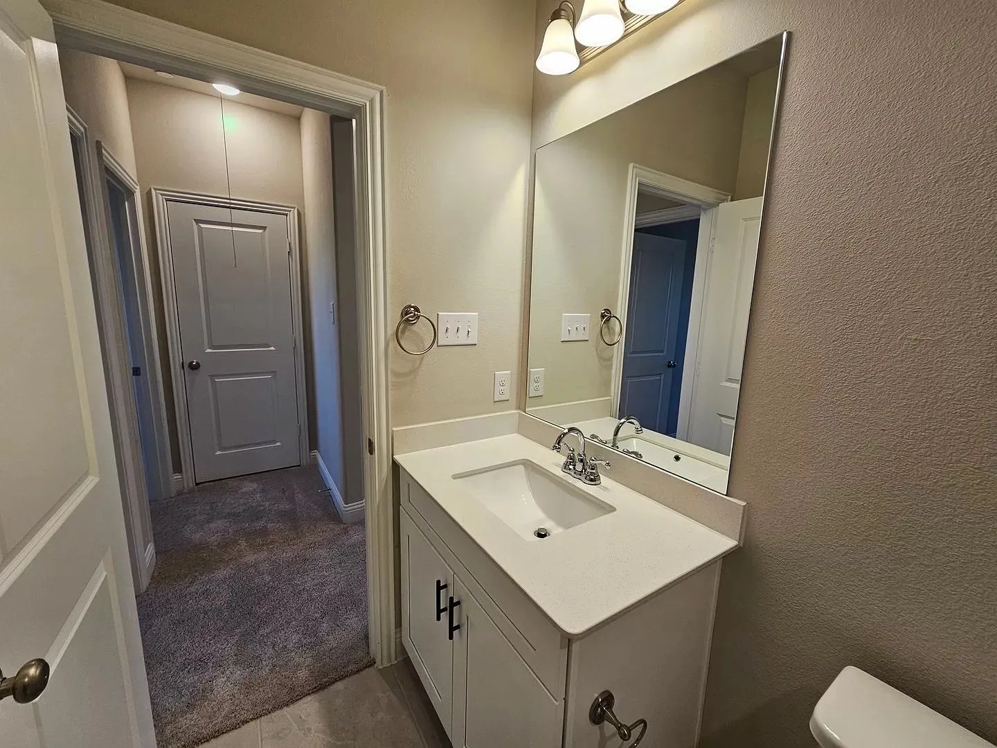 Townhouse For Rent in Denton County , 549 Hutchinson Lane, Lewisville, Texas 75077, 3 Bedroom, 3 Bathroom, 2 Garage spaces, 1,920 Sqft, built in 2022, mls#21399924, Real Estate Agent in Lewisville, Homes For Rent in Denton county, Homes For Rent in Lewisville, Realtor in Lewisville Texas, Real Estate Brokerage Independent Realty Texas, Luminita Cordes Realtor