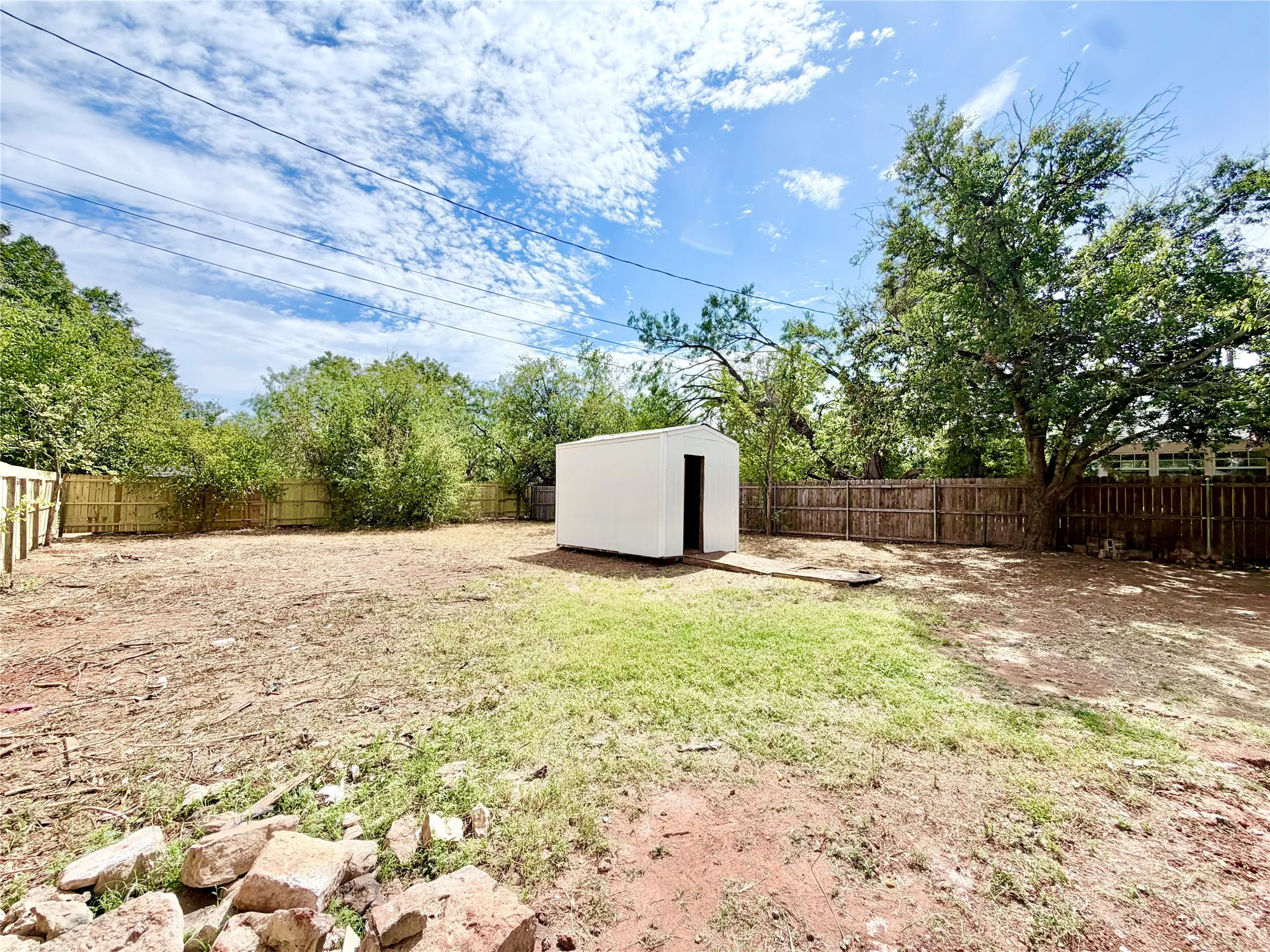 Single Family Residence For Sale in Taylor County , 525 Miller Street, Abilene, Texas 79605, 2 Bedroom, 1 Bathroom, Garage spaces, 948 Sqft, built in 1927, mls#21393302, Real Estate Agent in Abilene, Homes For Sale in Taylor county, Homes For Sale in Abilene, Realtor in Abilene Texas, Real Estate Brokerage Independent Realty Texas, Luminita Cordes Realtor