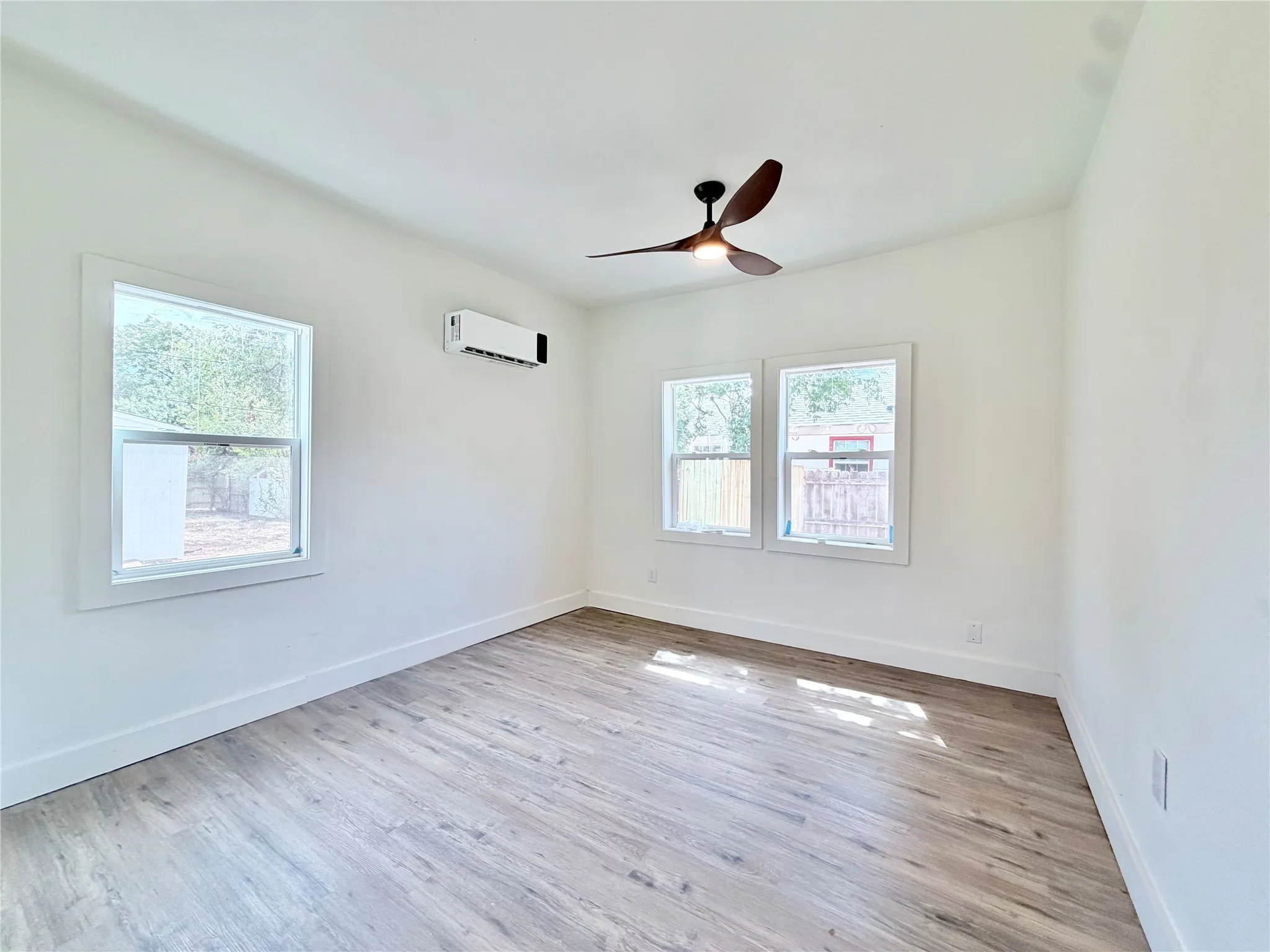 Single Family Residence For Sale in Taylor County , 525 Miller Street, Abilene, Texas 79605, 2 Bedroom, 1 Bathroom, Garage spaces, 948 Sqft, built in 1927, mls#21393302, Real Estate Agent in Abilene, Homes For Sale in Taylor county, Homes For Sale in Abilene, Realtor in Abilene Texas, Real Estate Brokerage Independent Realty Texas, Luminita Cordes Realtor