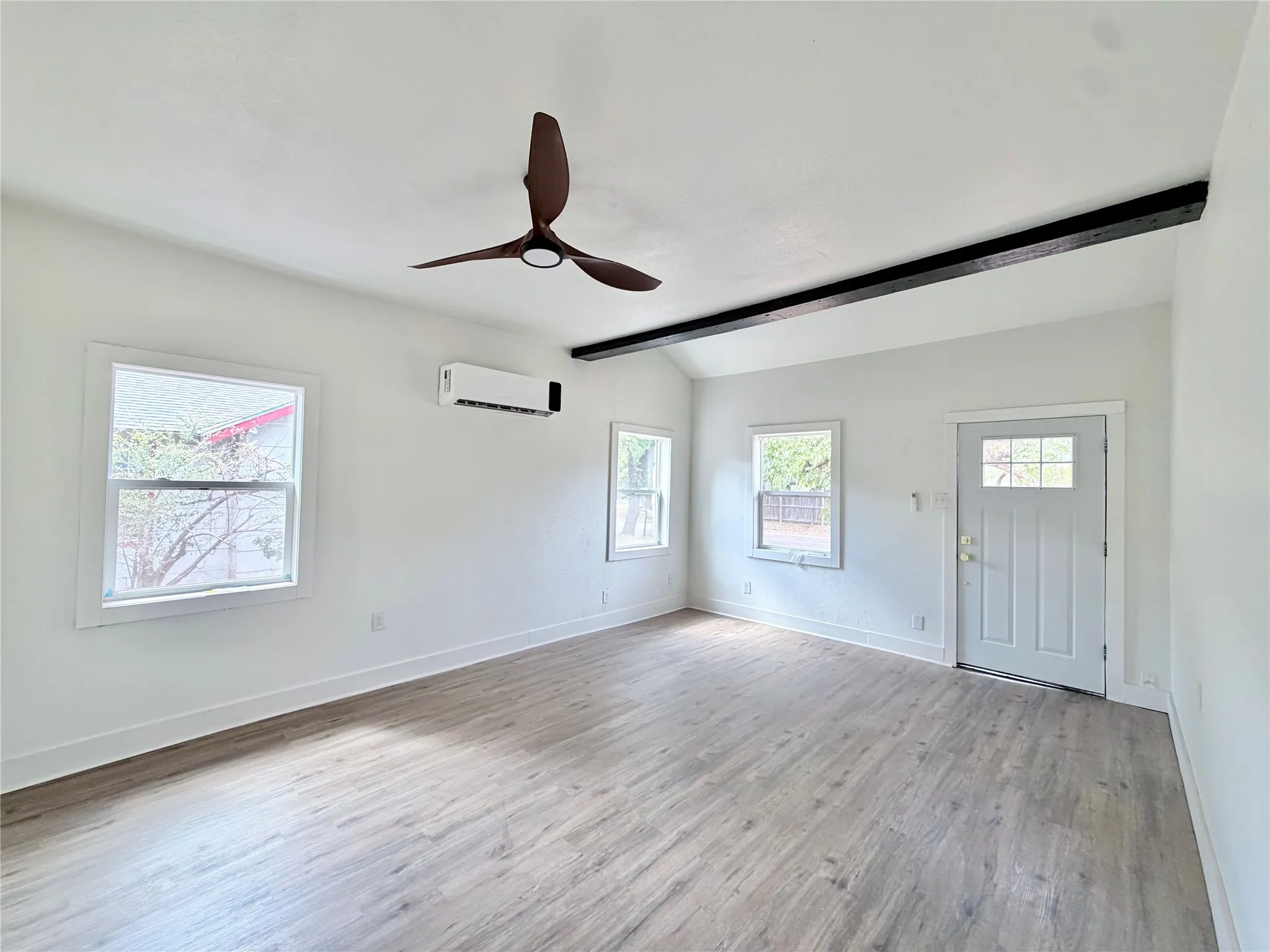 Single Family Residence For Sale in Taylor County , 525 Miller Street, Abilene, Texas 79605, 2 Bedroom, 1 Bathroom, Garage spaces, 948 Sqft, built in 1927, mls#21393302, Real Estate Agent in Abilene, Homes For Sale in Taylor county, Homes For Sale in Abilene, Realtor in Abilene Texas, Real Estate Brokerage Independent Realty Texas, Luminita Cordes Realtor