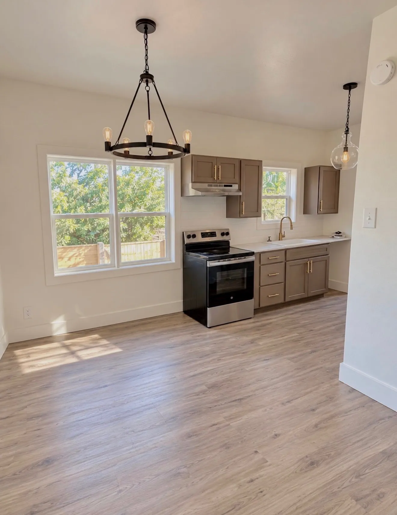 Single Family Residence For Sale in Taylor County , 525 Miller Street, Abilene, Texas 79605, 2 Bedroom, 1 Bathroom, Garage spaces, 948 Sqft, built in 1927, mls#21393302, Real Estate Agent in Abilene, Homes For Sale in Taylor county, Homes For Sale in Abilene, Realtor in Abilene Texas, Real Estate Brokerage Independent Realty Texas, Luminita Cordes Realtor