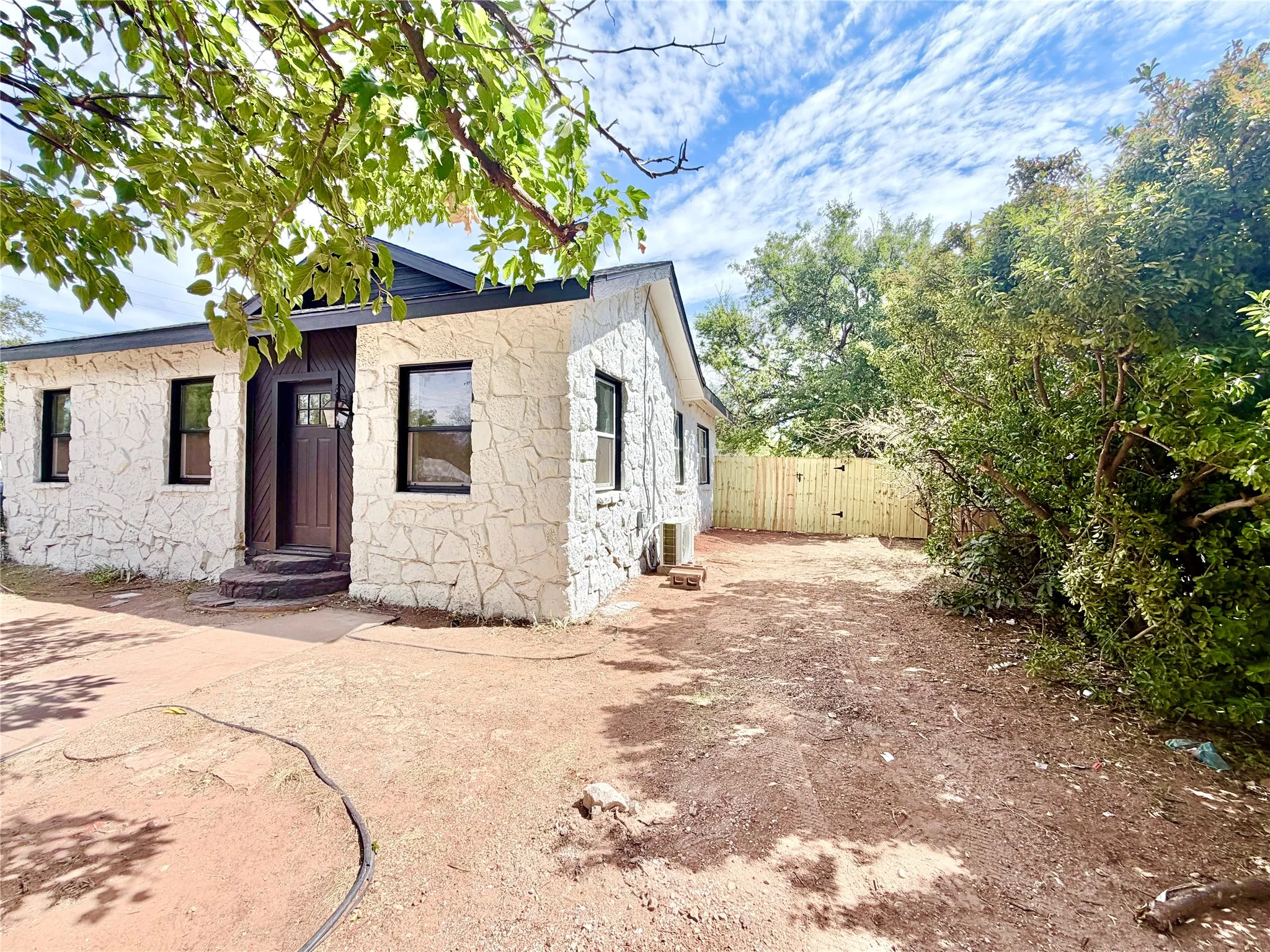 Single Family Residence For Sale in Taylor County , 525 Miller Street, Abilene, Texas 79605, 2 Bedroom, 1 Bathroom, Garage spaces, 948 Sqft, built in 1927, mls#21393302, Real Estate Agent in Abilene, Homes For Sale in Taylor county, Homes For Sale in Abilene, Realtor in Abilene Texas, Real Estate Brokerage Independent Realty Texas, Luminita Cordes Realtor