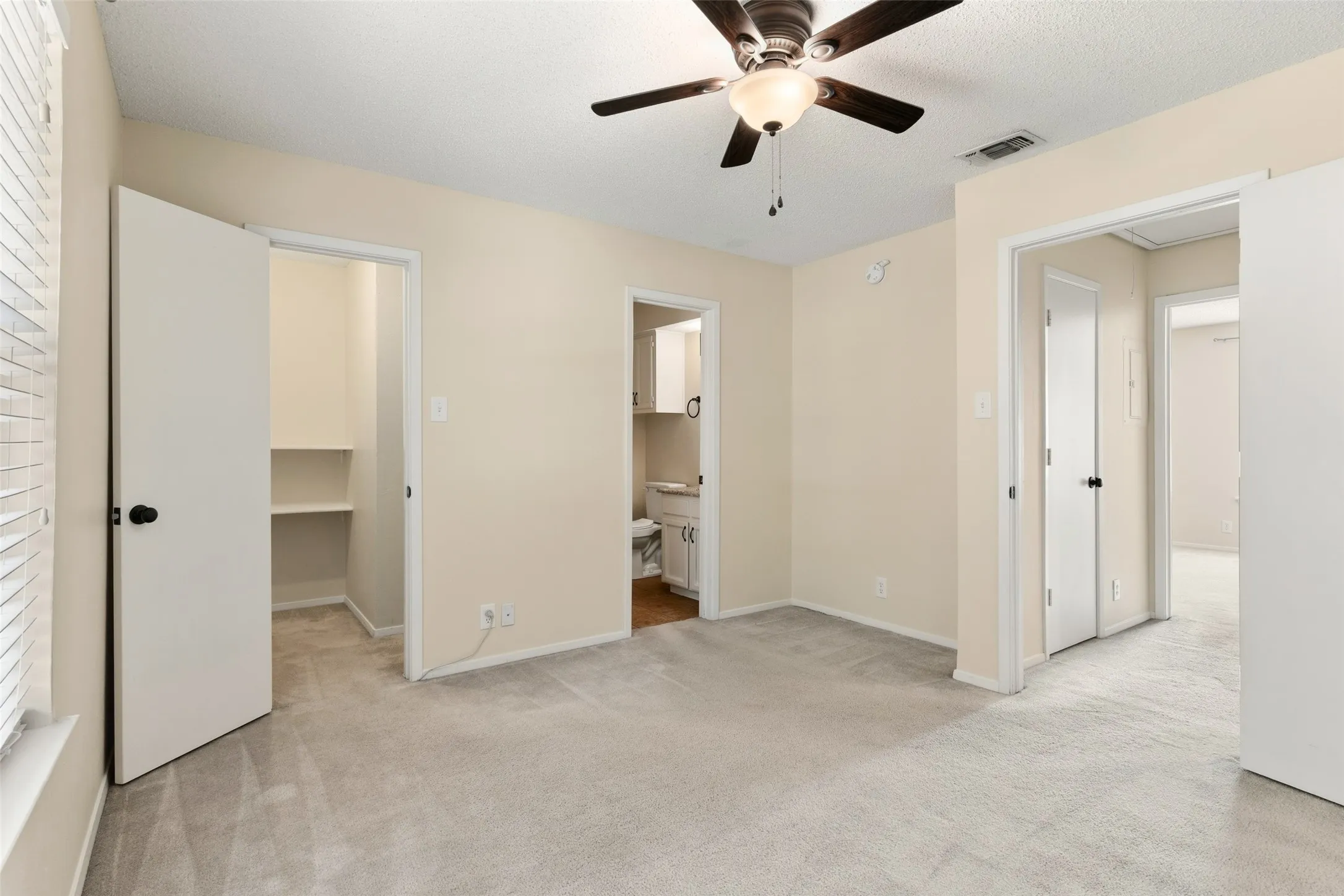 Condominium For Sale in Denton County , 716 W Mulberry Street 1C, Denton, Texas 76201, 2 Bedroom, 3 Bathroom, Garage spaces, 1,130 Sqft, built in 1984, mls#21398912, Real Estate Agent in Denton, Homes For Sale in Denton county, Homes For Sale in Denton, Realtor in Denton Texas, Real Estate Brokerage Independent Realty Texas, Luminita Cordes Realtor