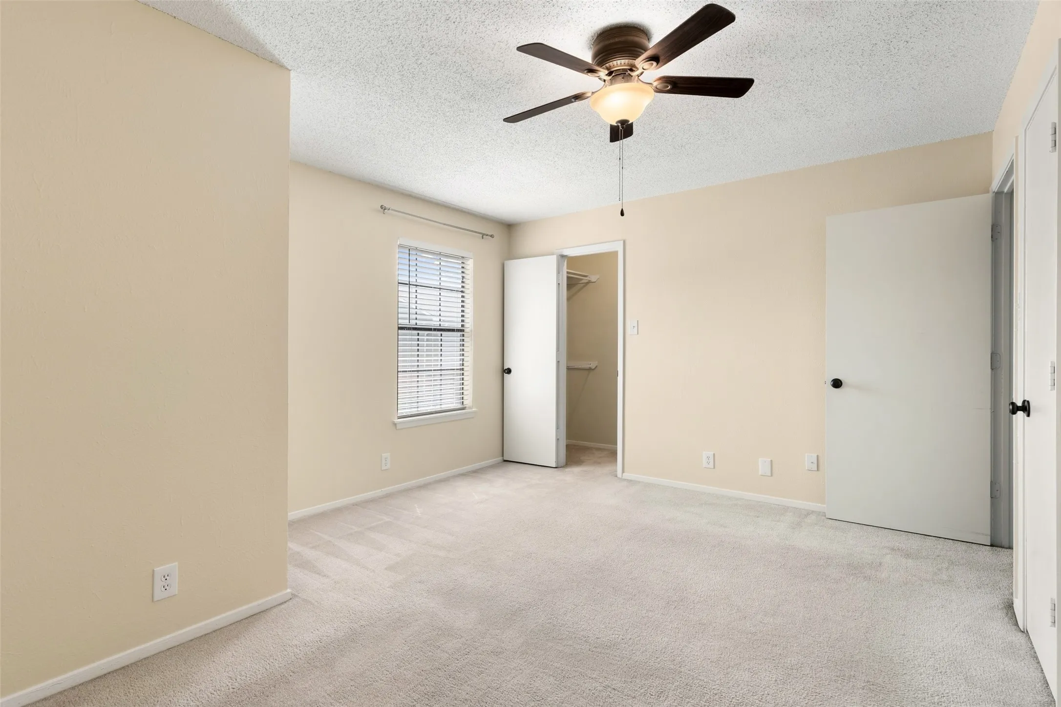 Condominium For Sale in Denton County , 716 W Mulberry Street 1C, Denton, Texas 76201, 2 Bedroom, 3 Bathroom, Garage spaces, 1,130 Sqft, built in 1984, mls#21398912, Real Estate Agent in Denton, Homes For Sale in Denton county, Homes For Sale in Denton, Realtor in Denton Texas, Real Estate Brokerage Independent Realty Texas, Luminita Cordes Realtor