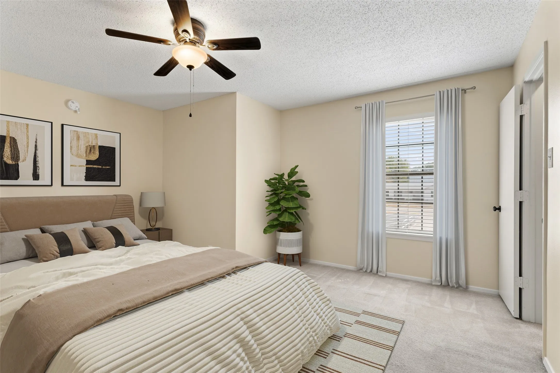 Condominium For Sale in Denton County , 716 W Mulberry Street 1C, Denton, Texas 76201, 2 Bedroom, 3 Bathroom, Garage spaces, 1,130 Sqft, built in 1984, mls#21398912, Real Estate Agent in Denton, Homes For Sale in Denton county, Homes For Sale in Denton, Realtor in Denton Texas, Real Estate Brokerage Independent Realty Texas, Luminita Cordes Realtor