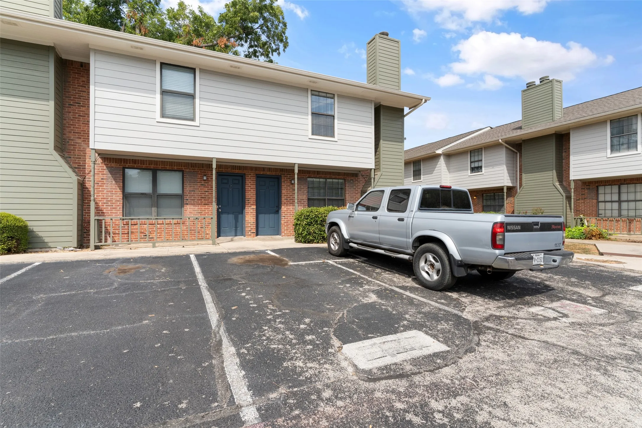 Condominium For Sale in Denton County , 716 W Mulberry Street 1C, Denton, Texas 76201, 2 Bedroom, 3 Bathroom, Garage spaces, 1,130 Sqft, built in 1984, mls#21398912, Real Estate Agent in Denton, Homes For Sale in Denton county, Homes For Sale in Denton, Realtor in Denton Texas, Real Estate Brokerage Independent Realty Texas, Luminita Cordes Realtor