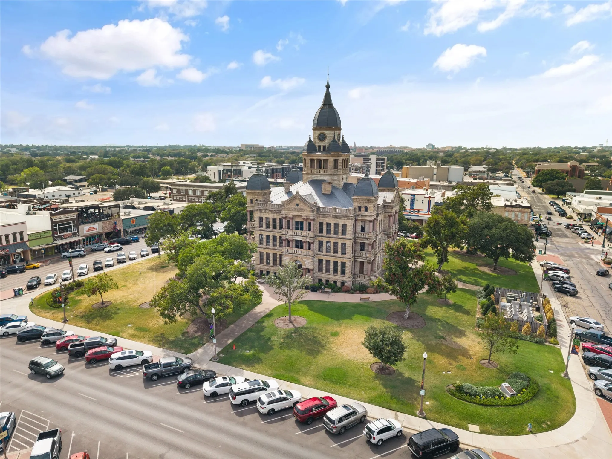 Condominium For Sale in Denton County , 716 W Mulberry Street 1C, Denton, Texas 76201, 2 Bedroom, 3 Bathroom, Garage spaces, 1,130 Sqft, built in 1984, mls#21398912, Real Estate Agent in Denton, Homes For Sale in Denton county, Homes For Sale in Denton, Realtor in Denton Texas, Real Estate Brokerage Independent Realty Texas, Luminita Cordes Realtor