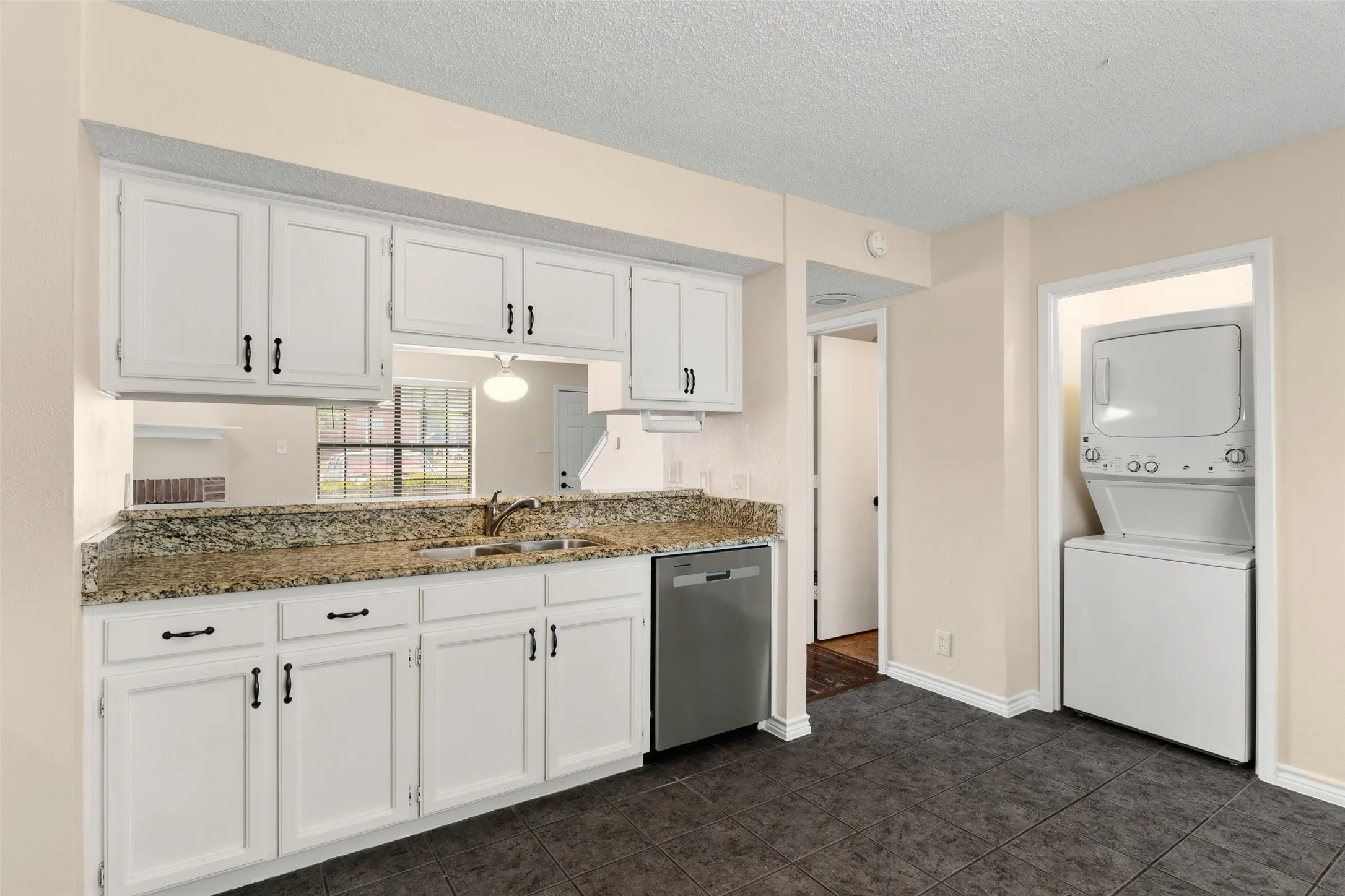 Condominium For Sale in Denton County , 716 W Mulberry Street 1C, Denton, Texas 76201, 2 Bedroom, 3 Bathroom, Garage spaces, 1,130 Sqft, built in 1984, mls#21398912, Real Estate Agent in Denton, Homes For Sale in Denton county, Homes For Sale in Denton, Realtor in Denton Texas, Real Estate Brokerage Independent Realty Texas, Luminita Cordes Realtor