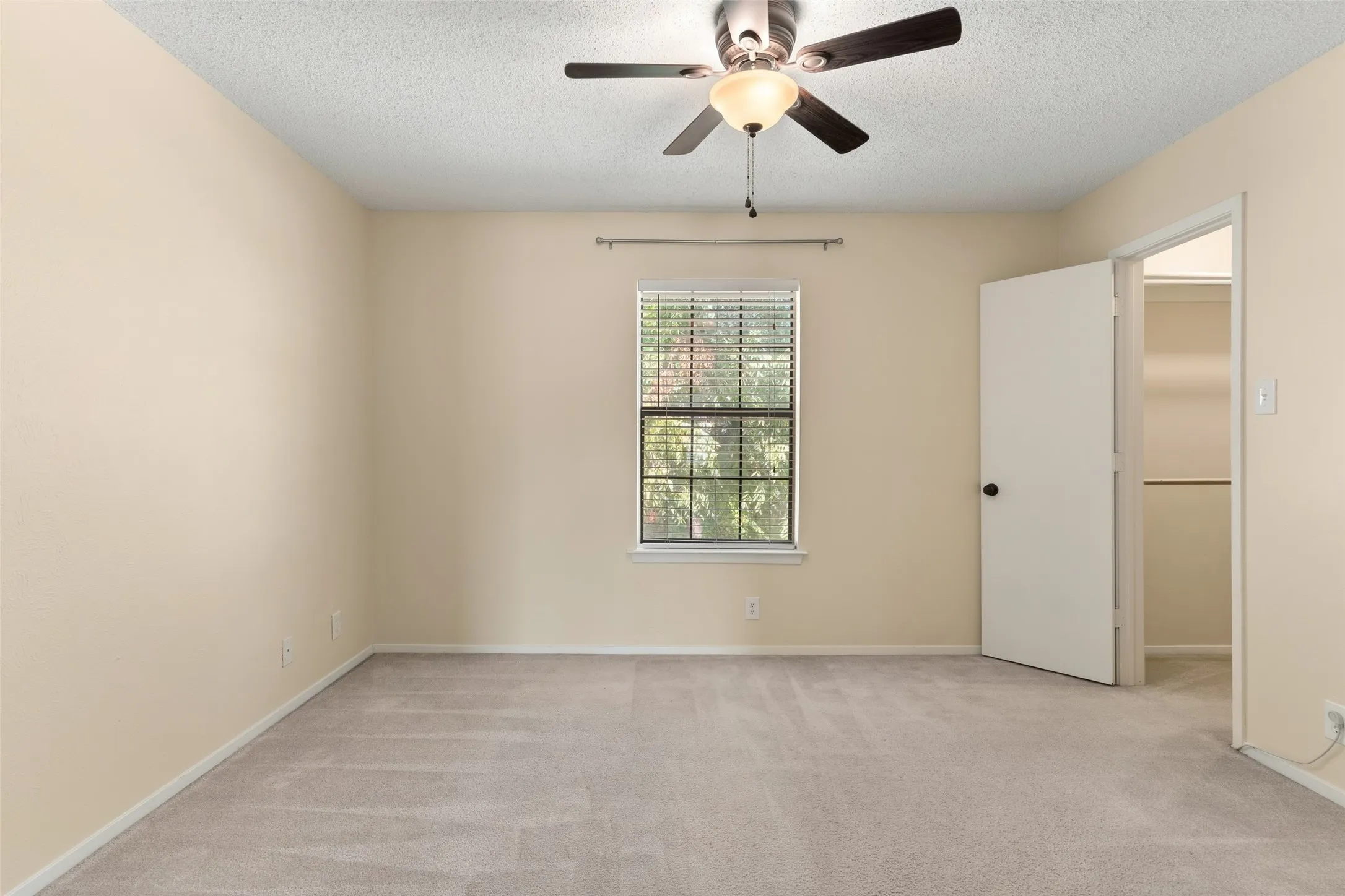 Condominium For Sale in Denton County , 716 W Mulberry Street 1C, Denton, Texas 76201, 2 Bedroom, 3 Bathroom, Garage spaces, 1,130 Sqft, built in 1984, mls#21398912, Real Estate Agent in Denton, Homes For Sale in Denton county, Homes For Sale in Denton, Realtor in Denton Texas, Real Estate Brokerage Independent Realty Texas, Luminita Cordes Realtor