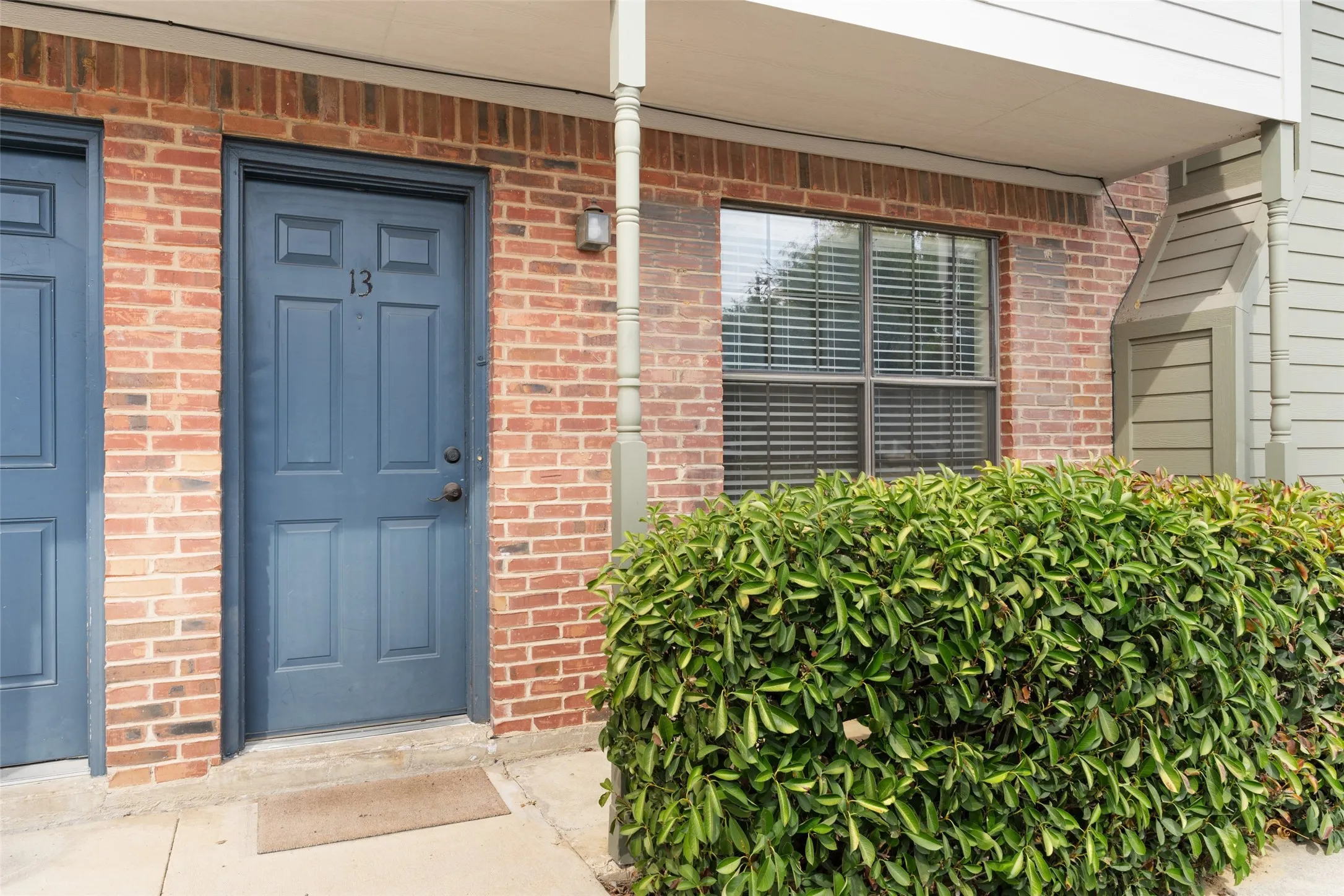 Condominium For Sale in Denton County , 716 W Mulberry Street 1C, Denton, Texas 76201, 2 Bedroom, 3 Bathroom, Garage spaces, 1,130 Sqft, built in 1984, mls#21398912, Real Estate Agent in Denton, Homes For Sale in Denton county, Homes For Sale in Denton, Realtor in Denton Texas, Real Estate Brokerage Independent Realty Texas, Luminita Cordes Realtor