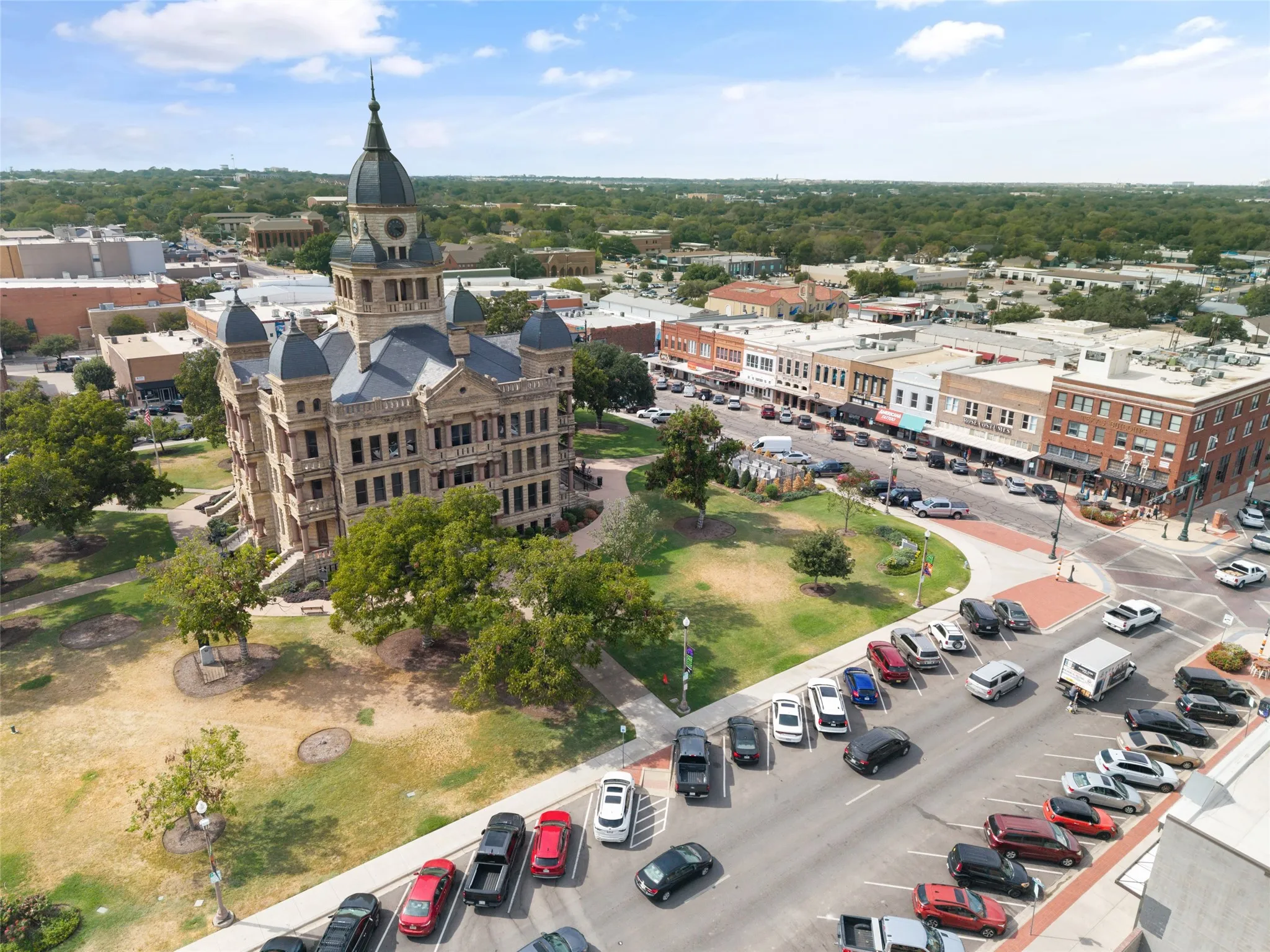 Condominium For Sale in Denton County , 716 W Mulberry Street 1C, Denton, Texas 76201, 2 Bedroom, 3 Bathroom, Garage spaces, 1,130 Sqft, built in 1984, mls#21398912, Real Estate Agent in Denton, Homes For Sale in Denton county, Homes For Sale in Denton, Realtor in Denton Texas, Real Estate Brokerage Independent Realty Texas, Luminita Cordes Realtor
