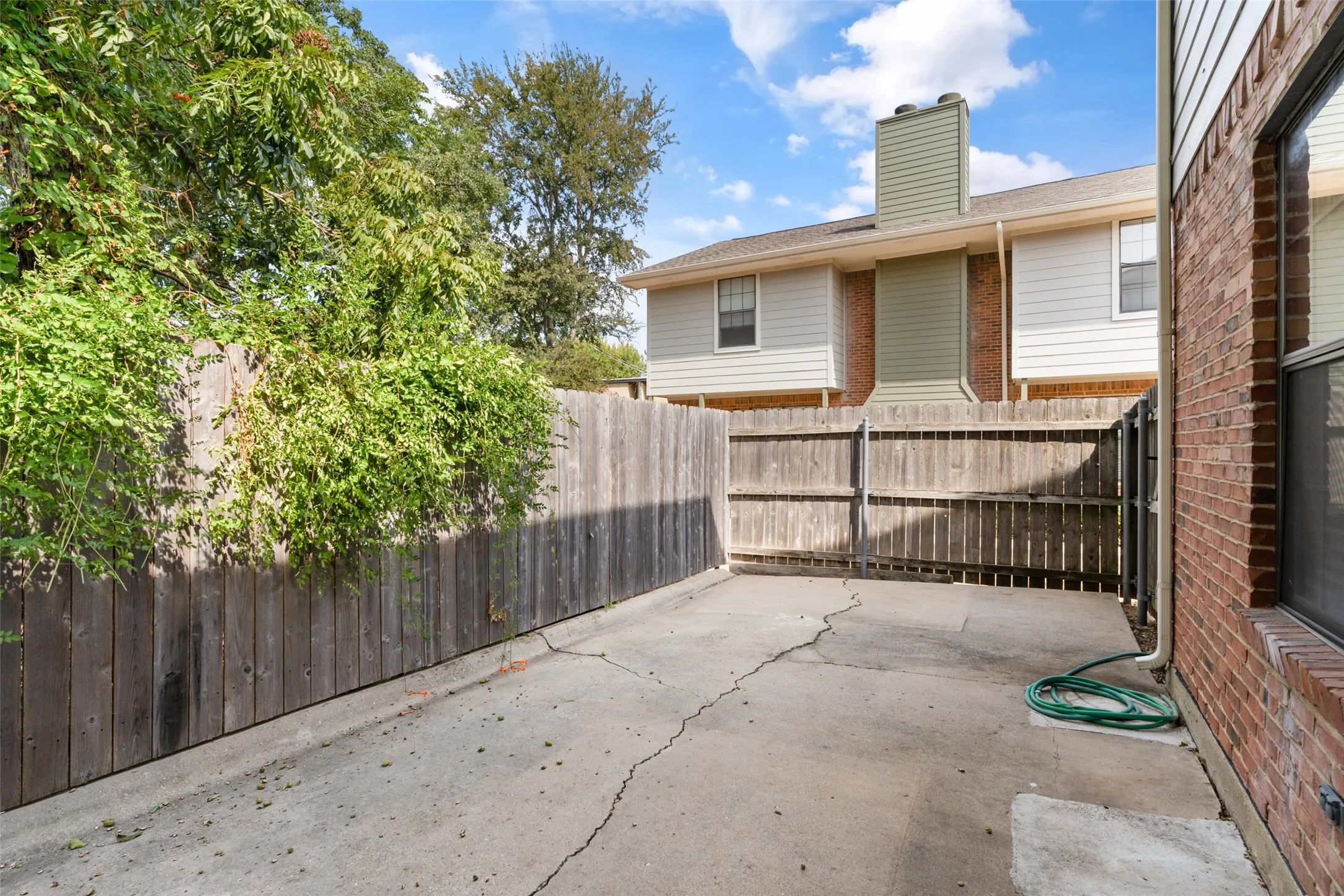 Condominium For Sale in Denton County , 716 W Mulberry Street 1C, Denton, Texas 76201, 2 Bedroom, 3 Bathroom, Garage spaces, 1,130 Sqft, built in 1984, mls#21398912, Real Estate Agent in Denton, Homes For Sale in Denton county, Homes For Sale in Denton, Realtor in Denton Texas, Real Estate Brokerage Independent Realty Texas, Luminita Cordes Realtor