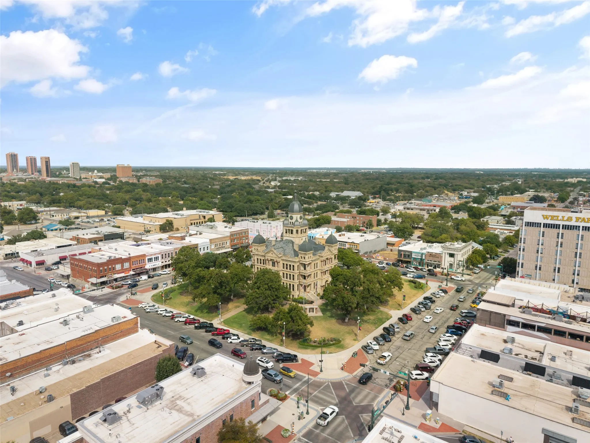 Condominium For Sale in Denton County , 716 W Mulberry Street 1C, Denton, Texas 76201, 2 Bedroom, 3 Bathroom, Garage spaces, 1,130 Sqft, built in 1984, mls#21398912, Real Estate Agent in Denton, Homes For Sale in Denton county, Homes For Sale in Denton, Realtor in Denton Texas, Real Estate Brokerage Independent Realty Texas, Luminita Cordes Realtor