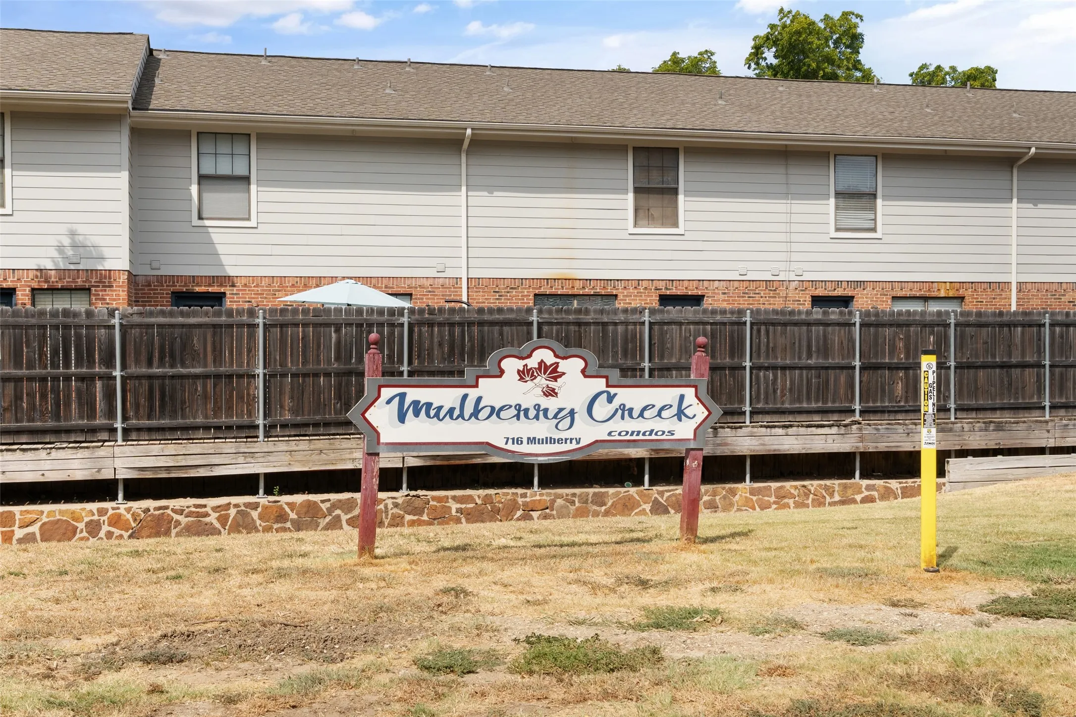 Condominium For Sale in Denton County , 716 W Mulberry Street 1C, Denton, Texas 76201, 2 Bedroom, 3 Bathroom, Garage spaces, 1,130 Sqft, built in 1984, mls#21398912, Real Estate Agent in Denton, Homes For Sale in Denton county, Homes For Sale in Denton, Realtor in Denton Texas, Real Estate Brokerage Independent Realty Texas, Luminita Cordes Realtor