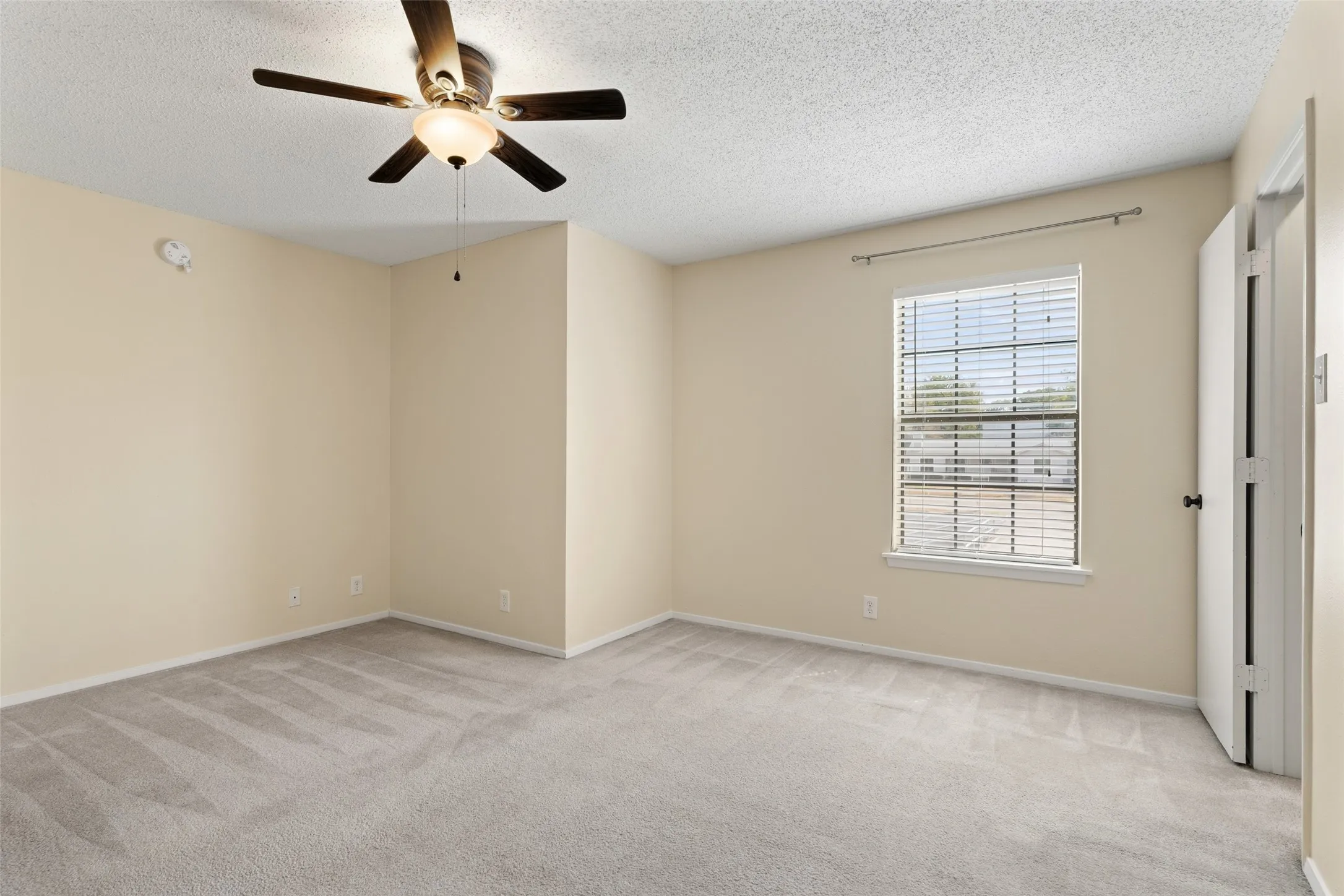 Condominium For Sale in Denton County , 716 W Mulberry Street 1C, Denton, Texas 76201, 2 Bedroom, 3 Bathroom, Garage spaces, 1,130 Sqft, built in 1984, mls#21398912, Real Estate Agent in Denton, Homes For Sale in Denton county, Homes For Sale in Denton, Realtor in Denton Texas, Real Estate Brokerage Independent Realty Texas, Luminita Cordes Realtor