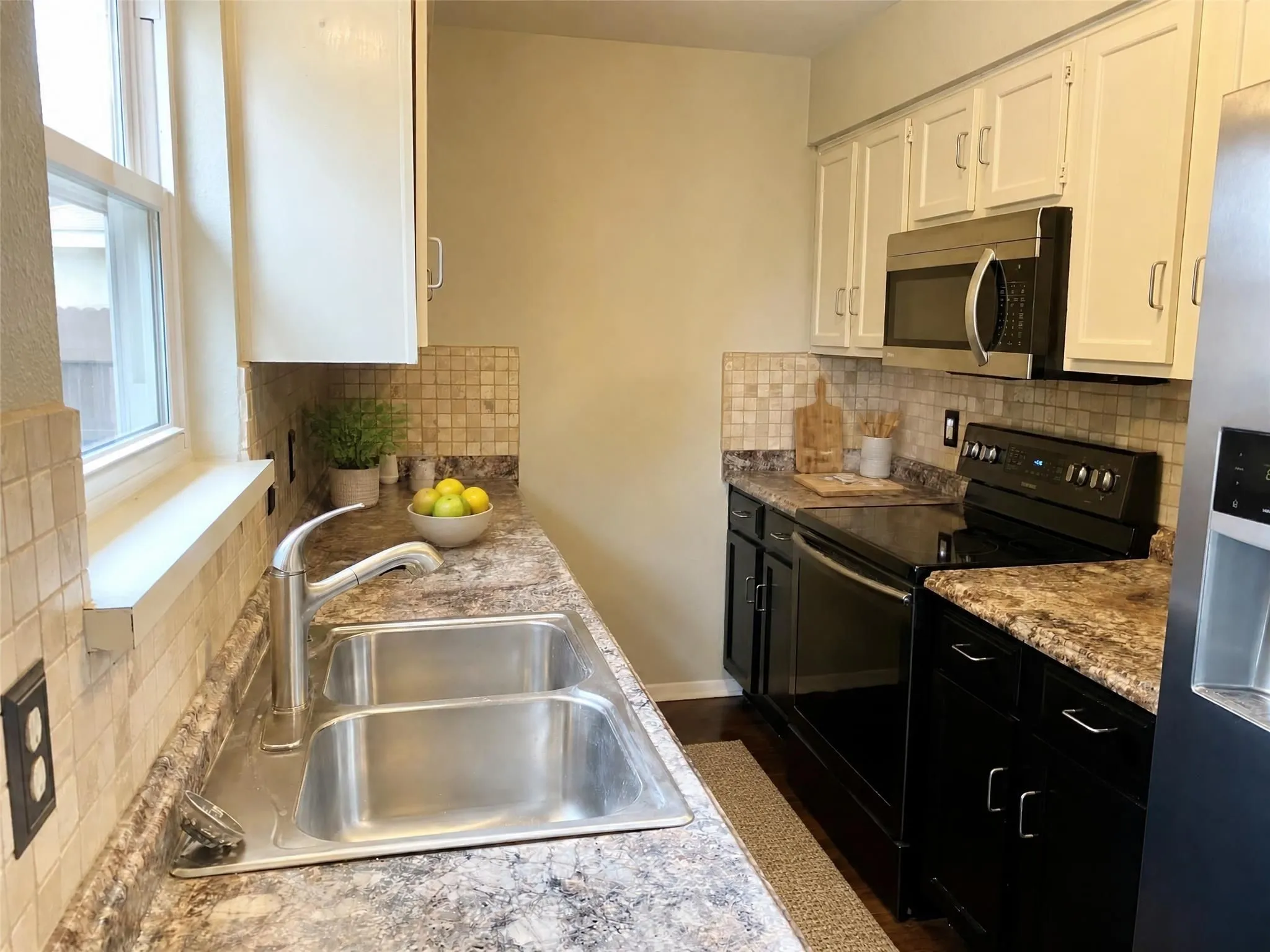 Single Family Residence For Rent in Denton County , 2749 Mill Pond Road, Denton, Texas 76209, 3 Bedroom, 2 Bathroom, 2 Garage spaces, 1,311 Sqft, built in 1982, mls#21399451, Real Estate Agent in Denton, Homes For Rent in Denton county, Homes For Rent in Denton, Realtor in Denton Texas, Real Estate Brokerage Independent Realty Texas, Luminita Cordes Realtor