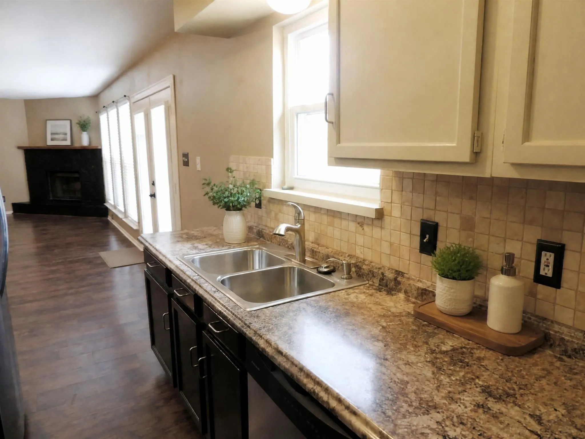 Single Family Residence For Rent in Denton County , 2749 Mill Pond Road, Denton, Texas 76209, 3 Bedroom, 2 Bathroom, 2 Garage spaces, 1,311 Sqft, built in 1982, mls#21399451, Real Estate Agent in Denton, Homes For Rent in Denton county, Homes For Rent in Denton, Realtor in Denton Texas, Real Estate Brokerage Independent Realty Texas, Luminita Cordes Realtor