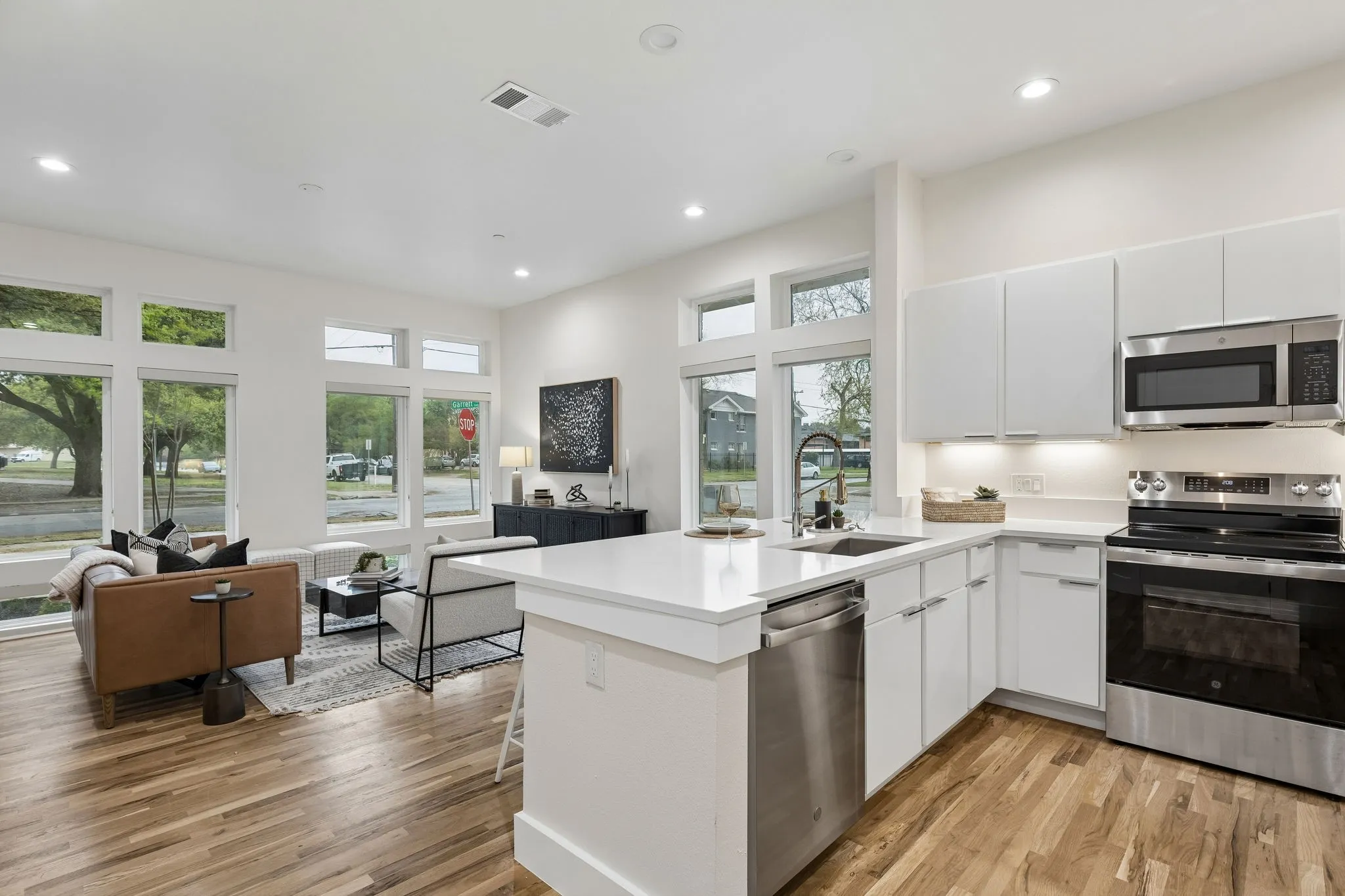 Apartment For Rent in Dallas County , 5021 Bryan Street, Dallas, Texas 75206, 1 Bedroom, 1 Bathroom, Garage spaces, 843 Sqft, built in 2026, mls#21384236, Real Estate Agent in Dallas, Homes For Rent in Dallas county, Homes For Rent in Dallas, Realtor in Dallas Texas, Real Estate Brokerage Independent Realty Texas, Luminita Cordes Realtor
