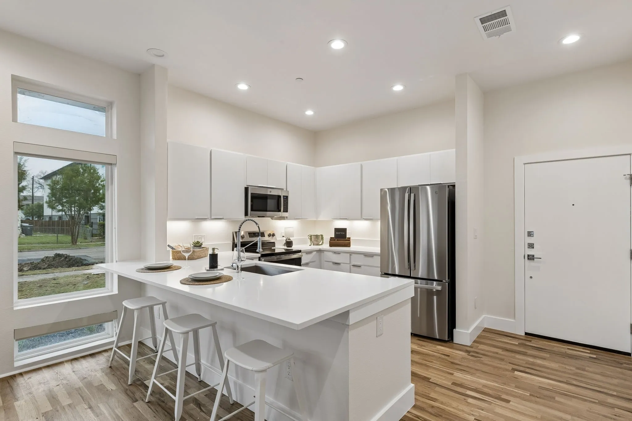 Apartment For Rent in Dallas County , 5021 Bryan Street, Dallas, Texas 75206, 1 Bedroom, 1 Bathroom, Garage spaces, 843 Sqft, built in 2026, mls#21384236, Real Estate Agent in Dallas, Homes For Rent in Dallas county, Homes For Rent in Dallas, Realtor in Dallas Texas, Real Estate Brokerage Independent Realty Texas, Luminita Cordes Realtor