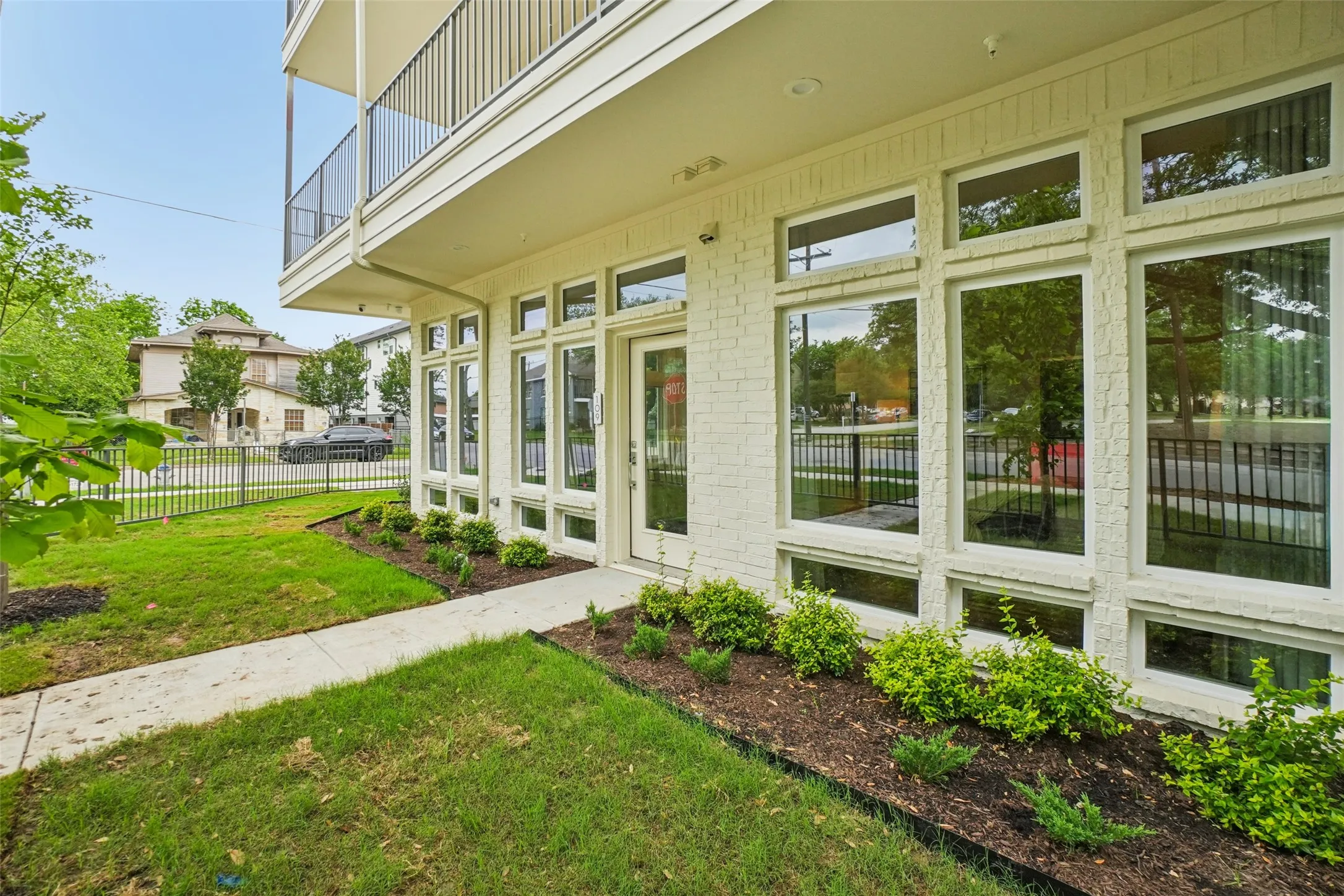 Apartment For Rent in Dallas County , 5021 Bryan Street, Dallas, Texas 75206, 1 Bedroom, 1 Bathroom, Garage spaces, 843 Sqft, built in 2026, mls#21384236, Real Estate Agent in Dallas, Homes For Rent in Dallas county, Homes For Rent in Dallas, Realtor in Dallas Texas, Real Estate Brokerage Independent Realty Texas, Luminita Cordes Realtor
