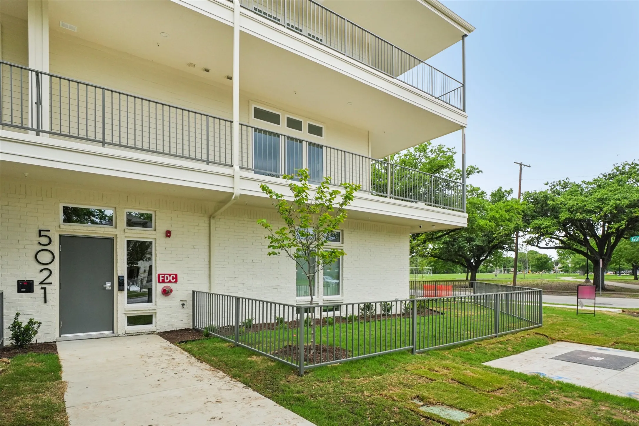 Apartment For Rent in Dallas County , 5021 Bryan Street, Dallas, Texas 75206, 1 Bedroom, 1 Bathroom, Garage spaces, 843 Sqft, built in 2026, mls#21384236, Real Estate Agent in Dallas, Homes For Rent in Dallas county, Homes For Rent in Dallas, Realtor in Dallas Texas, Real Estate Brokerage Independent Realty Texas, Luminita Cordes Realtor