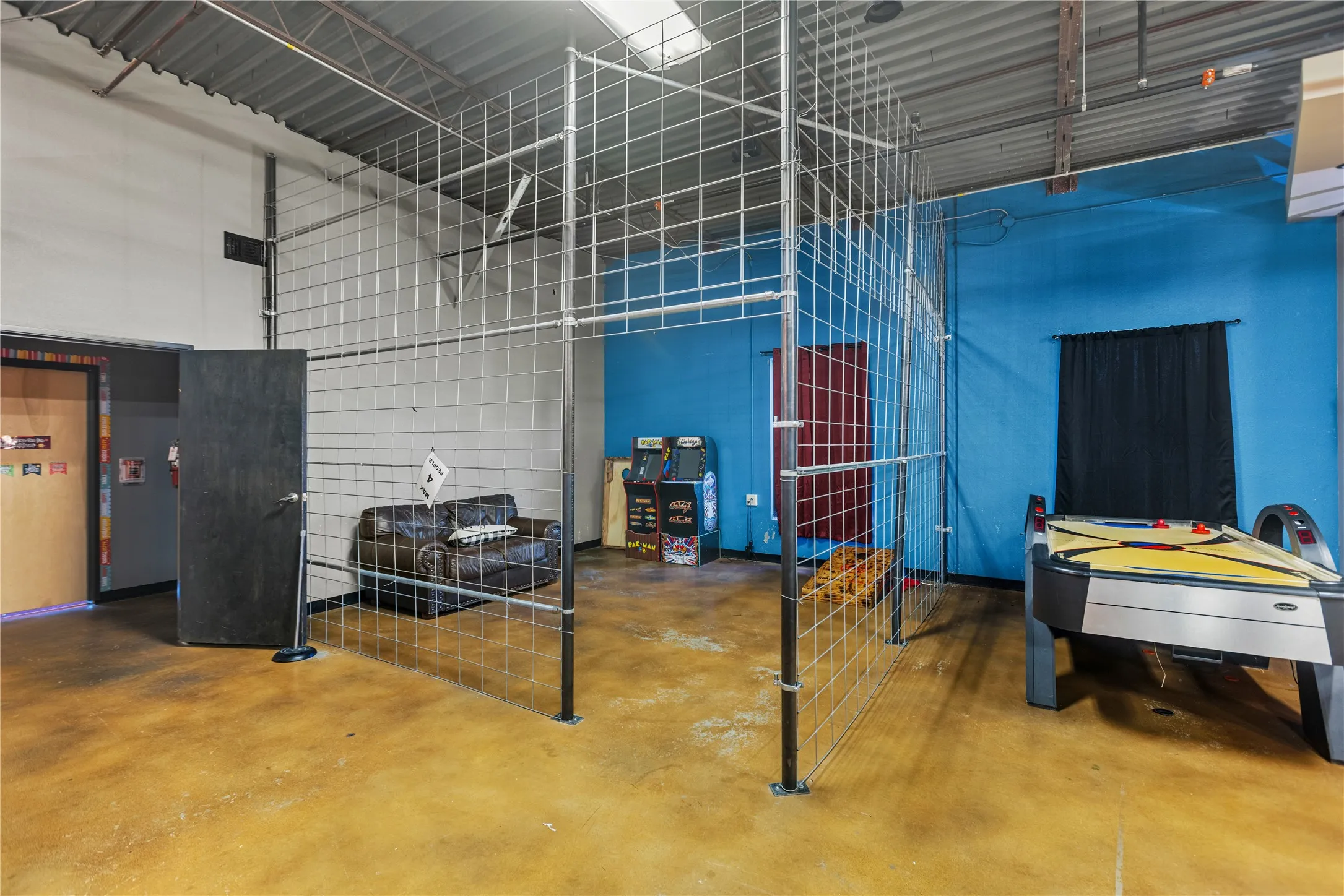 Business For Rent in Cooke County , 2205 E Highway 82, Gainesville, Texas 76240, 0, 0, Garage spaces, 21,650 Sqft, built in 0, mls#21397410, Real Estate Agent in Gainesville, Homes For Rent in Cooke county, Homes For Rent in Gainesville, Realtor in Gainesville Texas, Real Estate Brokerage Independent Realty Texas, Luminita Cordes Realtor