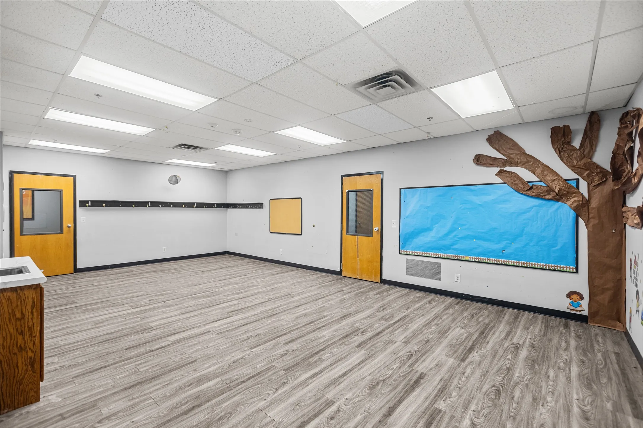 Business For Rent in Cooke County , 2205 E Highway 82, Gainesville, Texas 76240, 0, 0, Garage spaces, 21,650 Sqft, built in 0, mls#21397410, Real Estate Agent in Gainesville, Homes For Rent in Cooke county, Homes For Rent in Gainesville, Realtor in Gainesville Texas, Real Estate Brokerage Independent Realty Texas, Luminita Cordes Realtor