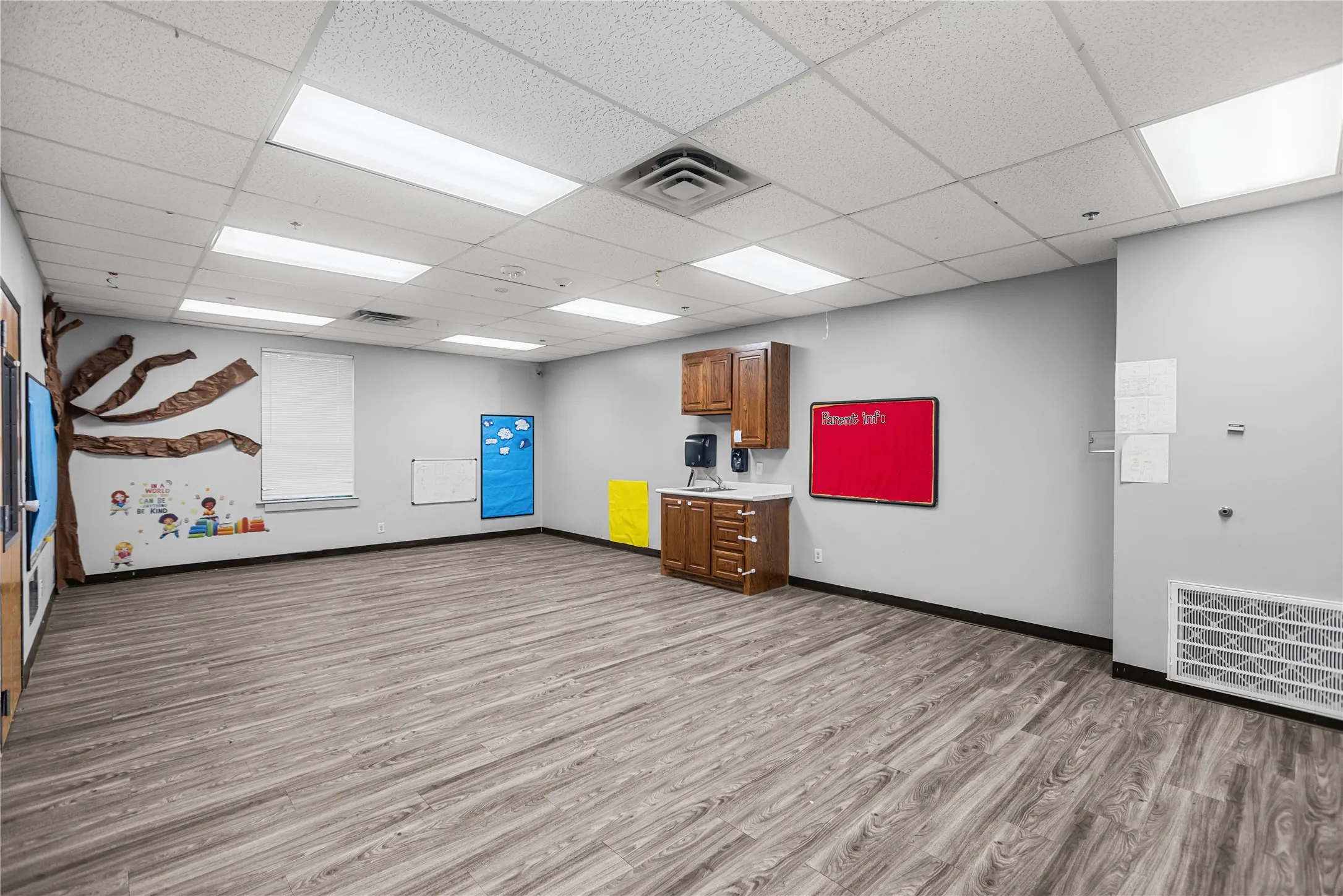 Business For Rent in Cooke County , 2205 E Highway 82, Gainesville, Texas 76240, 0, 0, Garage spaces, 21,650 Sqft, built in 0, mls#21397410, Real Estate Agent in Gainesville, Homes For Rent in Cooke county, Homes For Rent in Gainesville, Realtor in Gainesville Texas, Real Estate Brokerage Independent Realty Texas, Luminita Cordes Realtor