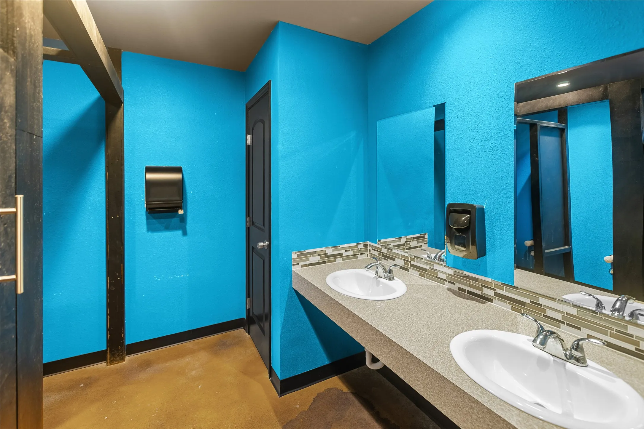 Business For Rent in Cooke County , 2205 E Highway 82, Gainesville, Texas 76240, 0, 0, Garage spaces, 21,650 Sqft, built in 0, mls#21397410, Real Estate Agent in Gainesville, Homes For Rent in Cooke county, Homes For Rent in Gainesville, Realtor in Gainesville Texas, Real Estate Brokerage Independent Realty Texas, Luminita Cordes Realtor