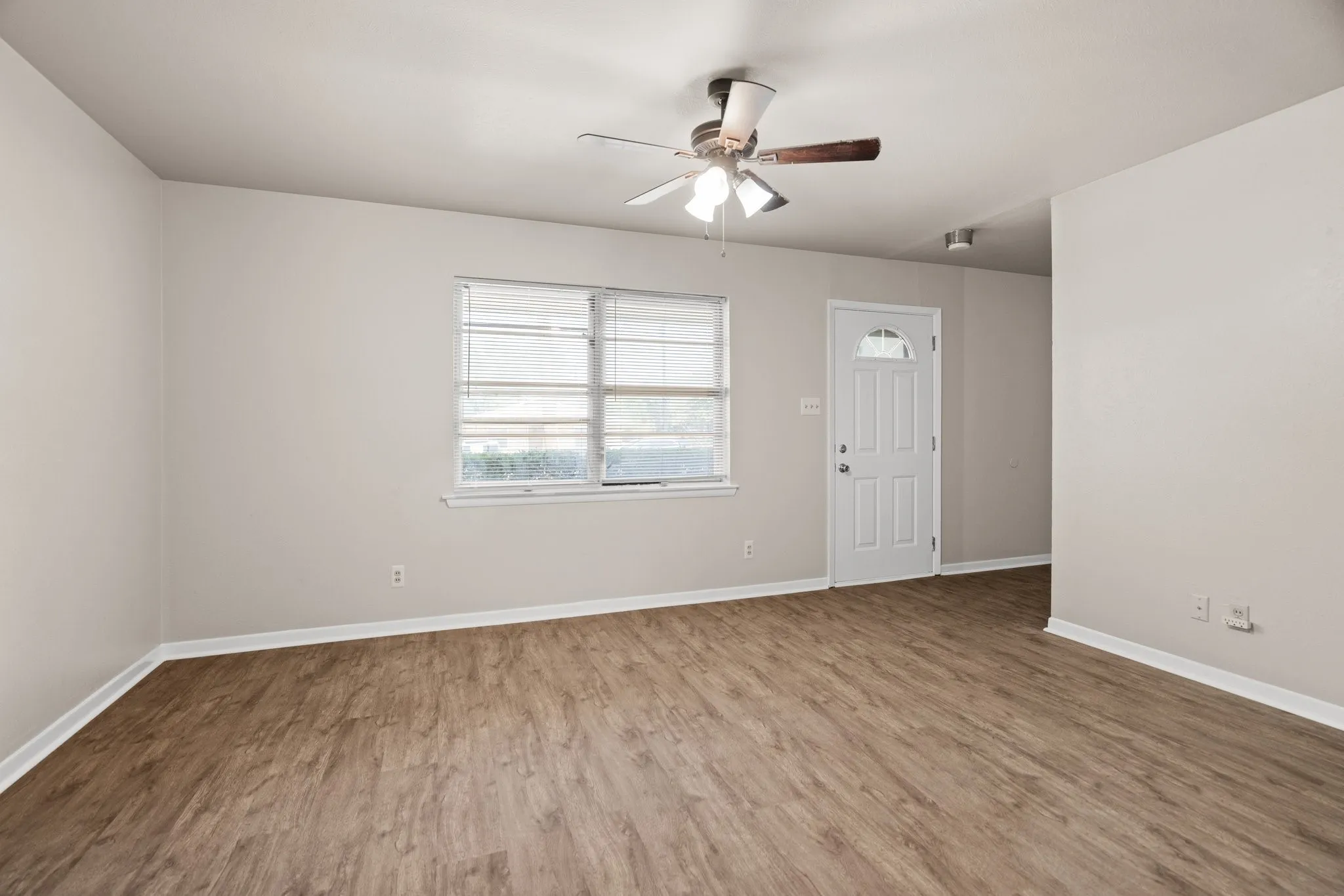 Unfurnished room with ceiling fan and hardwood / wood-style flooring