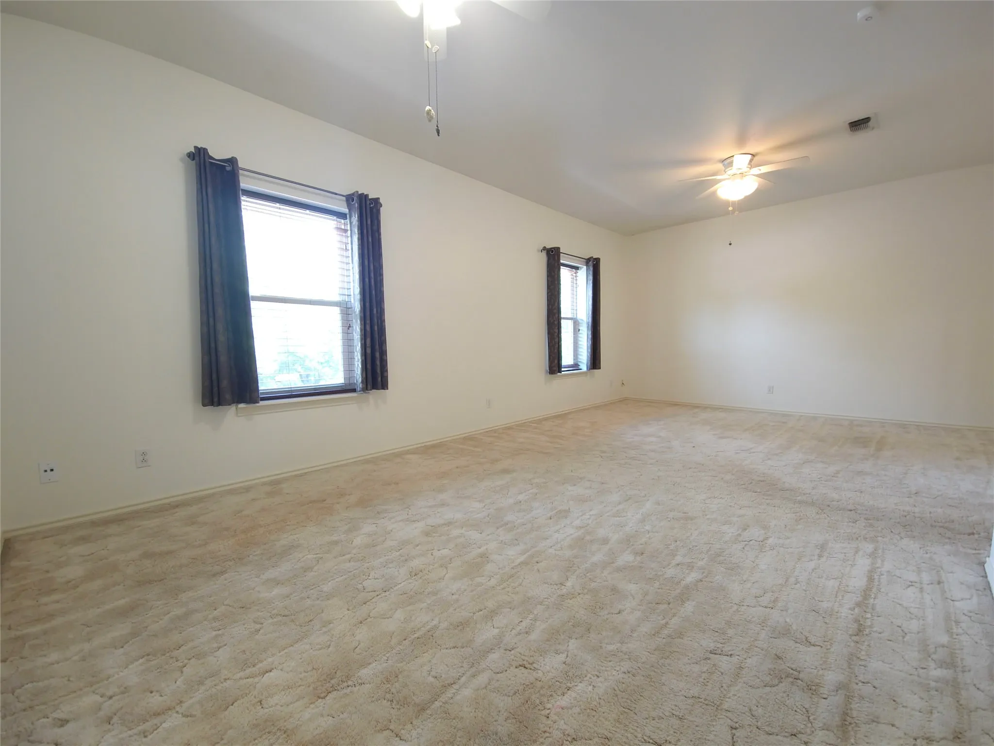 Townhouse For Rent in Parker County , 426 W Oak Street, Weatherford, Texas 76086, 2 Bedroom, 3 Bathroom, 2 Garage spaces, 1,651 Sqft, built in 1990, mls#21399948, Real Estate Agent in Weatherford, Homes For Rent in Parker county, Homes For Rent in Weatherford, Realtor in Weatherford Texas, Real Estate Brokerage Independent Realty Texas, Luminita Cordes Realtor