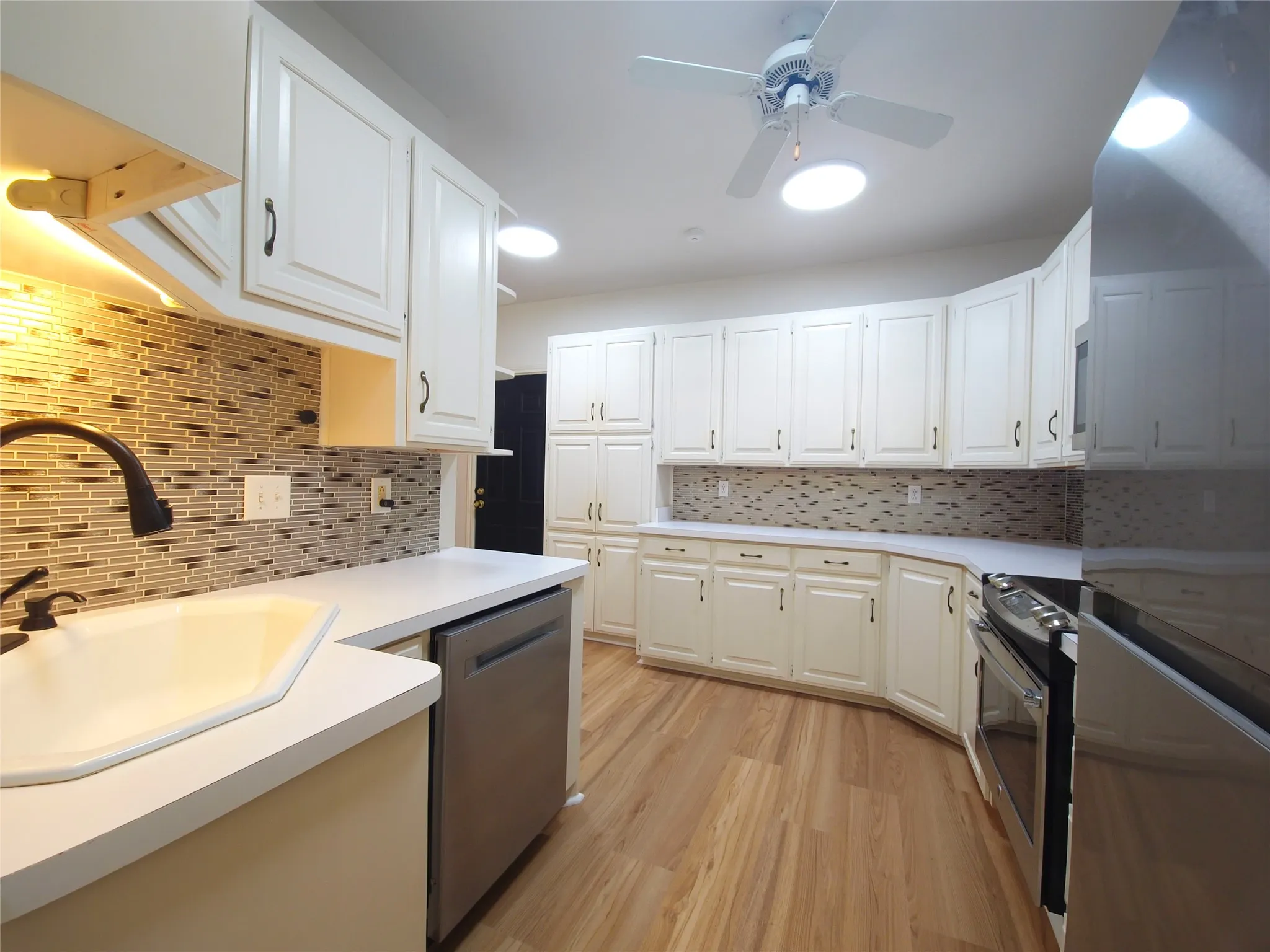 Townhouse For Rent in Parker County , 426 W Oak Street, Weatherford, Texas 76086, 2 Bedroom, 3 Bathroom, 2 Garage spaces, 1,651 Sqft, built in 1990, mls#21399948, Real Estate Agent in Weatherford, Homes For Rent in Parker county, Homes For Rent in Weatherford, Realtor in Weatherford Texas, Real Estate Brokerage Independent Realty Texas, Luminita Cordes Realtor