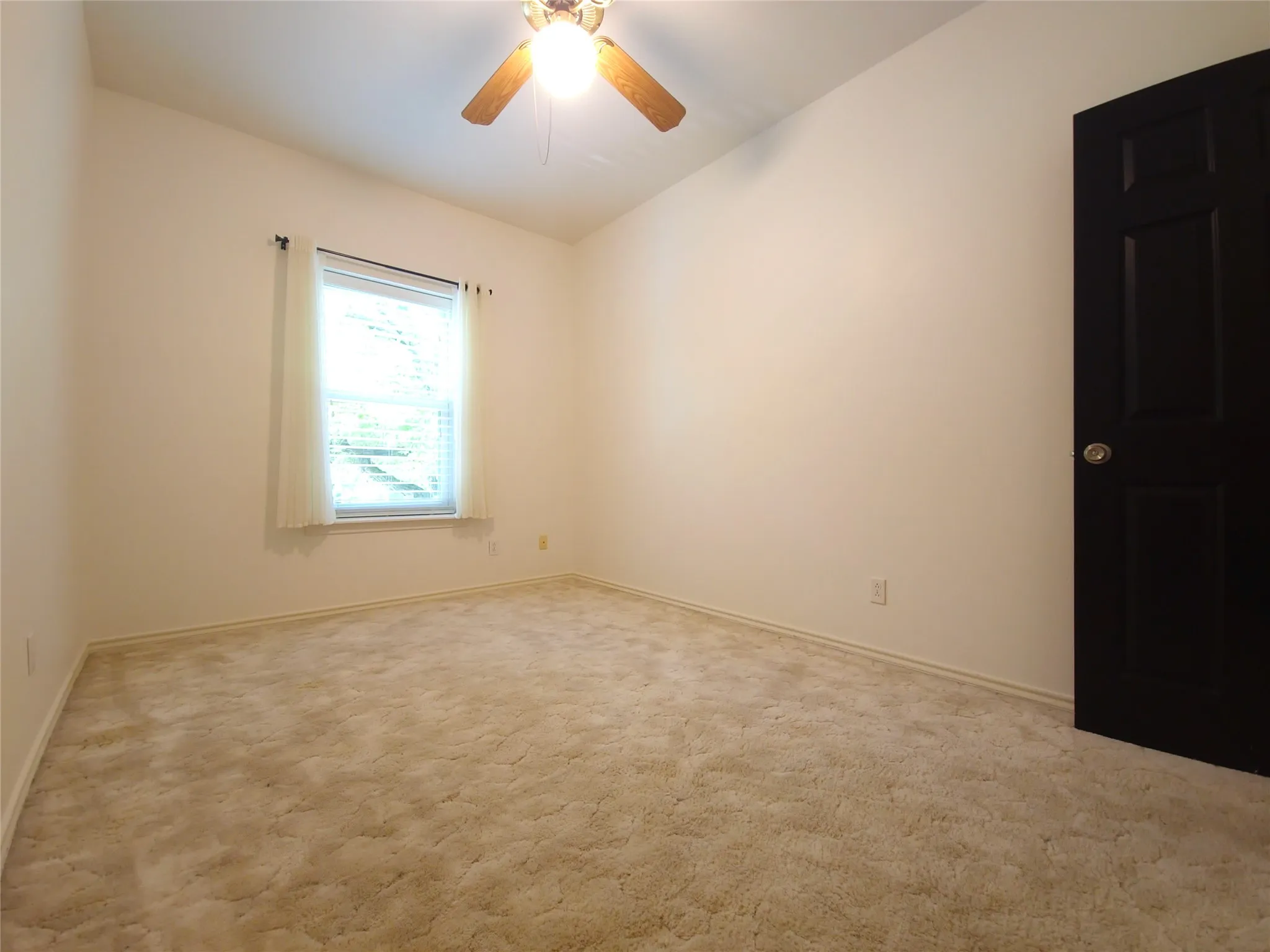 Townhouse For Rent in Parker County , 426 W Oak Street, Weatherford, Texas 76086, 2 Bedroom, 3 Bathroom, 2 Garage spaces, 1,651 Sqft, built in 1990, mls#21399948, Real Estate Agent in Weatherford, Homes For Rent in Parker county, Homes For Rent in Weatherford, Realtor in Weatherford Texas, Real Estate Brokerage Independent Realty Texas, Luminita Cordes Realtor