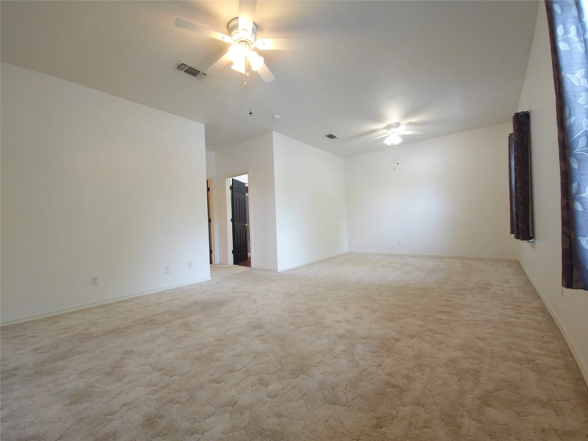 Townhouse For Rent in Parker County , 426 W Oak Street, Weatherford, Texas 76086, 2 Bedroom, 3 Bathroom, 2 Garage spaces, 1,651 Sqft, built in 1990, mls#21399948, Real Estate Agent in Weatherford, Homes For Rent in Parker county, Homes For Rent in Weatherford, Realtor in Weatherford Texas, Real Estate Brokerage Independent Realty Texas, Luminita Cordes Realtor