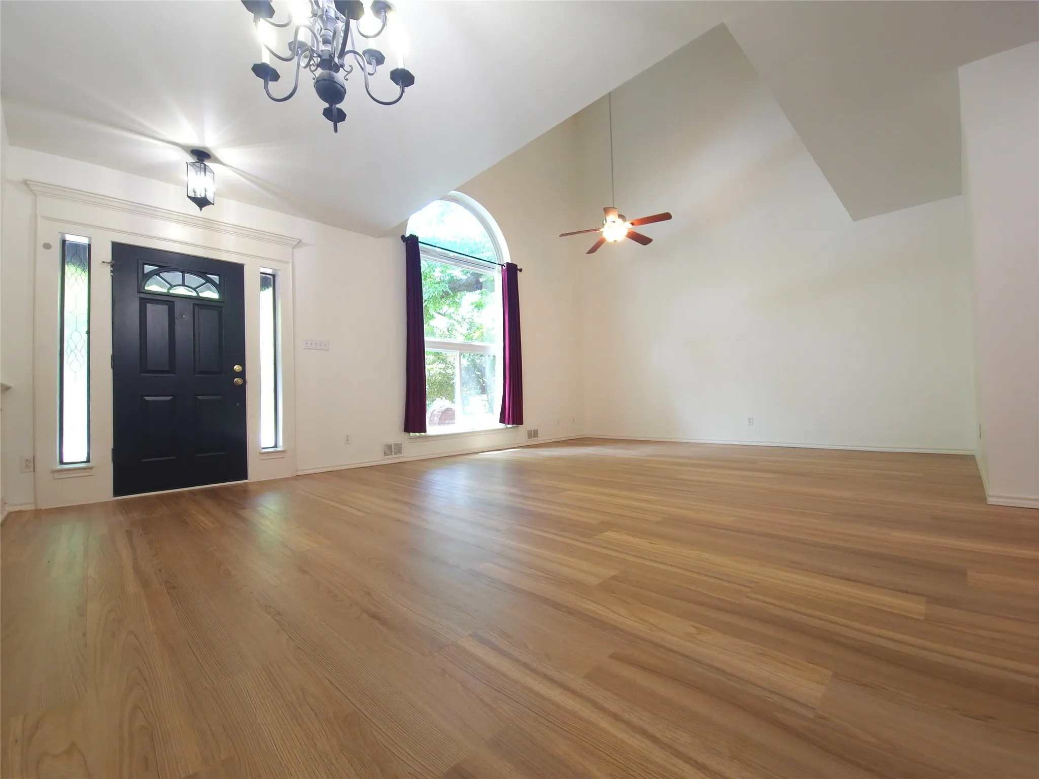 Townhouse For Rent in Parker County , 426 W Oak Street, Weatherford, Texas 76086, 2 Bedroom, 3 Bathroom, 2 Garage spaces, 1,651 Sqft, built in 1990, mls#21399948, Real Estate Agent in Weatherford, Homes For Rent in Parker county, Homes For Rent in Weatherford, Realtor in Weatherford Texas, Real Estate Brokerage Independent Realty Texas, Luminita Cordes Realtor