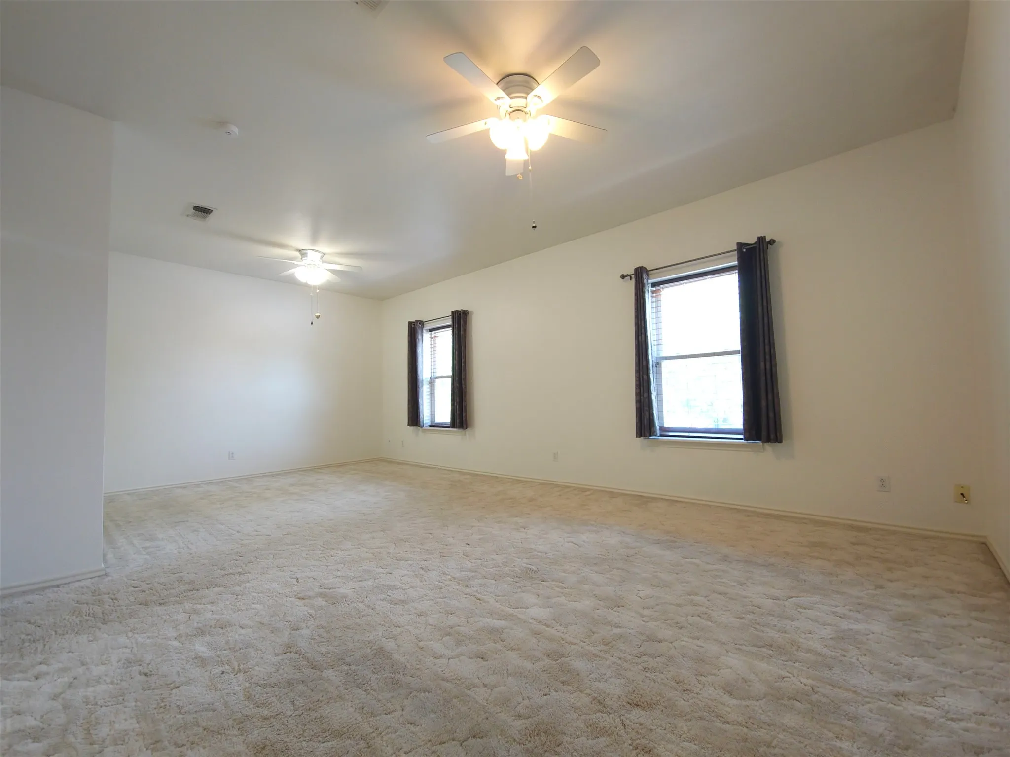 Townhouse For Rent in Parker County , 426 W Oak Street, Weatherford, Texas 76086, 2 Bedroom, 3 Bathroom, 2 Garage spaces, 1,651 Sqft, built in 1990, mls#21399948, Real Estate Agent in Weatherford, Homes For Rent in Parker county, Homes For Rent in Weatherford, Realtor in Weatherford Texas, Real Estate Brokerage Independent Realty Texas, Luminita Cordes Realtor