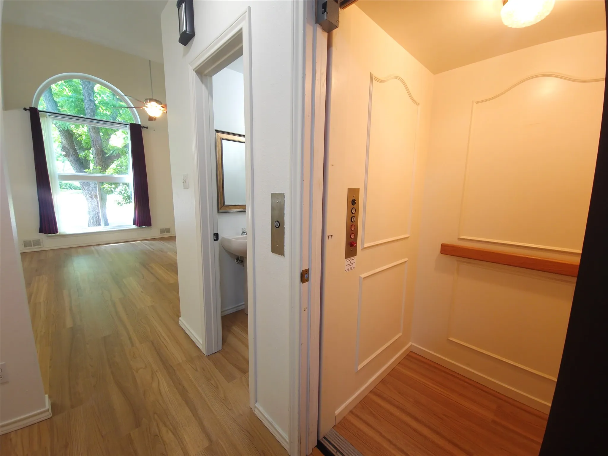 Townhouse For Rent in Parker County , 426 W Oak Street, Weatherford, Texas 76086, 2 Bedroom, 3 Bathroom, 2 Garage spaces, 1,651 Sqft, built in 1990, mls#21399948, Real Estate Agent in Weatherford, Homes For Rent in Parker county, Homes For Rent in Weatherford, Realtor in Weatherford Texas, Real Estate Brokerage Independent Realty Texas, Luminita Cordes Realtor