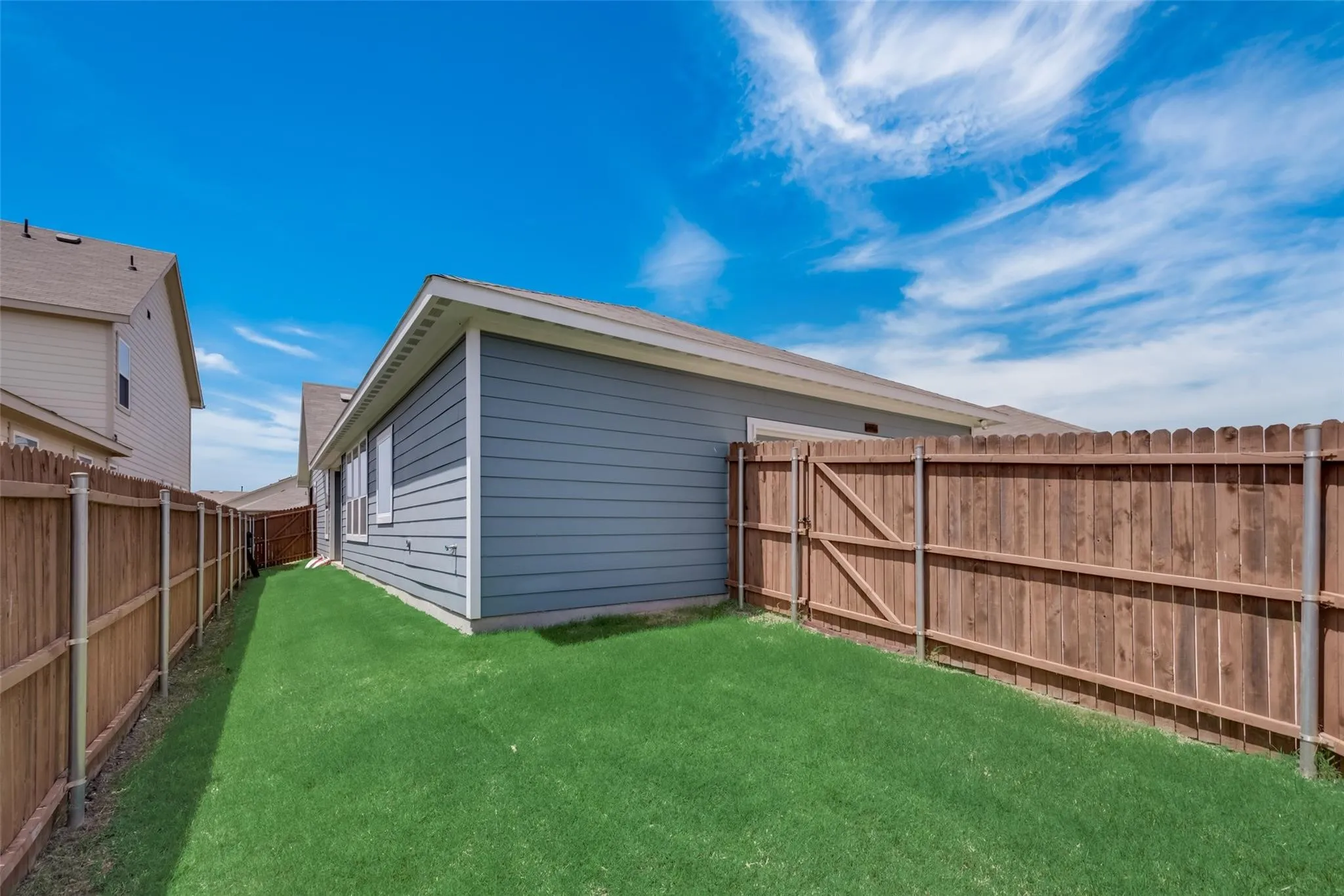 Single Family Residence For Sale in Kaufman County , 1996 Sunnybrook Drive, Heartland, Texas 75126, 3 Bedroom, 3 Bathroom, 2 Garage spaces, 1,604 Sqft, built in 2018, mls#21364723, Real Estate Agent in Heartland, Homes For Sale in Kaufman county, Homes For Sale in Heartland, Realtor in Heartland Texas, Real Estate Brokerage Independent Realty Texas, Luminita Cordes Realtor
