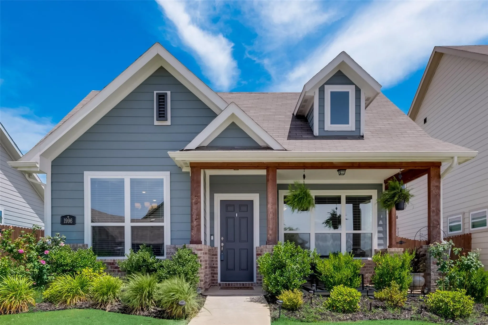 Single Family Residence For Sale in Kaufman County , 1996 Sunnybrook Drive, Heartland, Texas 75126, 3 Bedroom, 3 Bathroom, 2 Garage spaces, 1,604 Sqft, built in 2018, mls#21364723, Real Estate Agent in Heartland, Homes For Sale in Kaufman county, Homes For Sale in Heartland, Realtor in Heartland Texas, Real Estate Brokerage Independent Realty Texas, Luminita Cordes Realtor