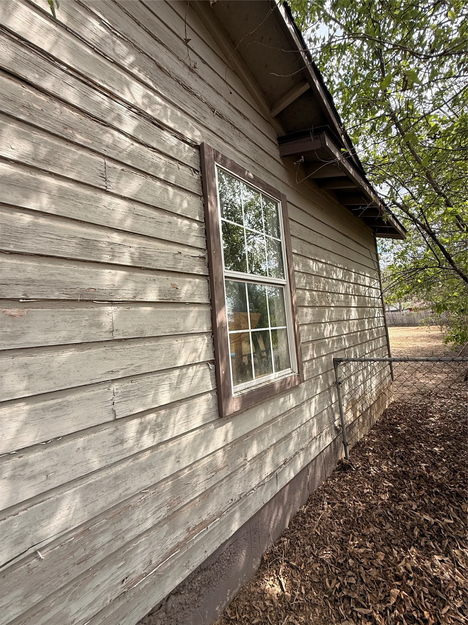 Single Family Residence For Sale in Palo Pinto County , 1808 SE 19th Street, Mineral Wells, Texas 76067, 3 Bedroom, 1 Bathroom, Garage spaces, 1,037 Sqft, built in 1951, mls#21399938, Real Estate Agent in Mineral Wells, Homes For Sale in Palo Pinto county, Homes For Sale in Mineral Wells, Realtor in Mineral Wells Texas, Real Estate Brokerage Independent Realty Texas, Luminita Cordes Realtor