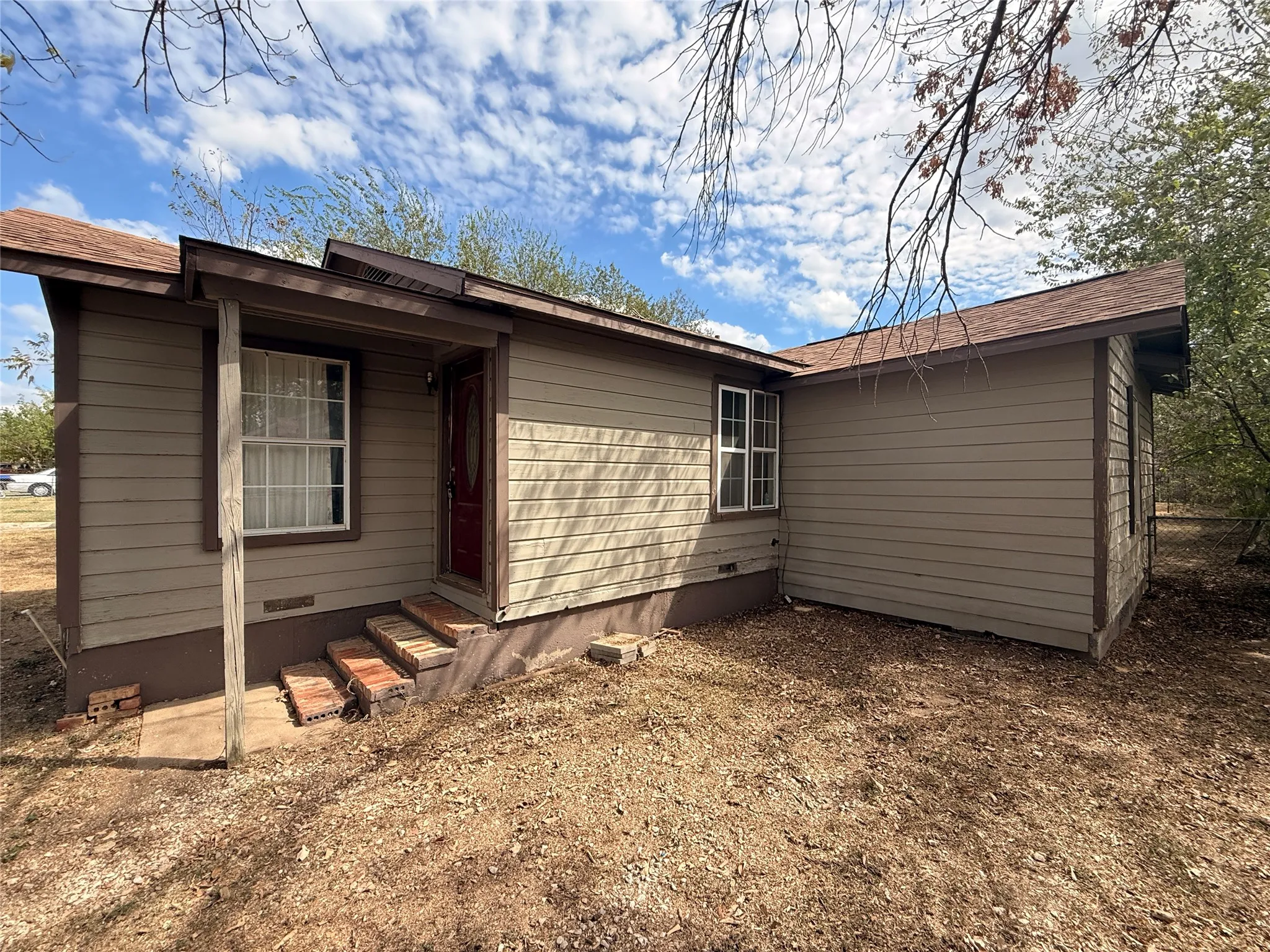 Single Family Residence For Sale in Palo Pinto County , 1808 SE 19th Street, Mineral Wells, Texas 76067, 3 Bedroom, 1 Bathroom, Garage spaces, 1,037 Sqft, built in 1951, mls#21399938, Real Estate Agent in Mineral Wells, Homes For Sale in Palo Pinto county, Homes For Sale in Mineral Wells, Realtor in Mineral Wells Texas, Real Estate Brokerage Independent Realty Texas, Luminita Cordes Realtor